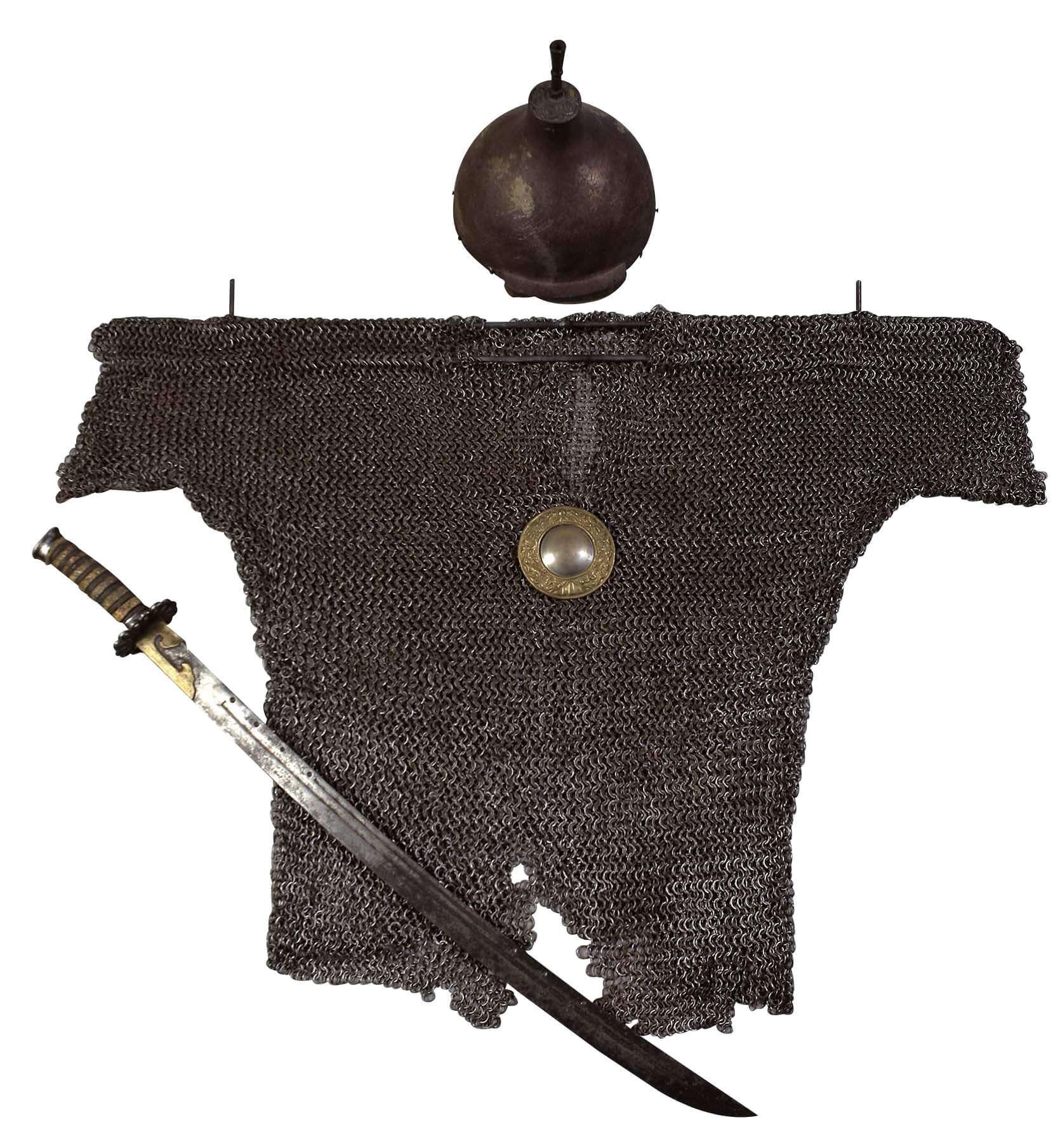 1368年至1634年〈軍刀〉、〈鎖子甲附小鏡板〉，銅、鐵製，Erdennechuluun Purevjav與Nemekhbayar Nadpurev藏。（法國南特歷史博物館提供）