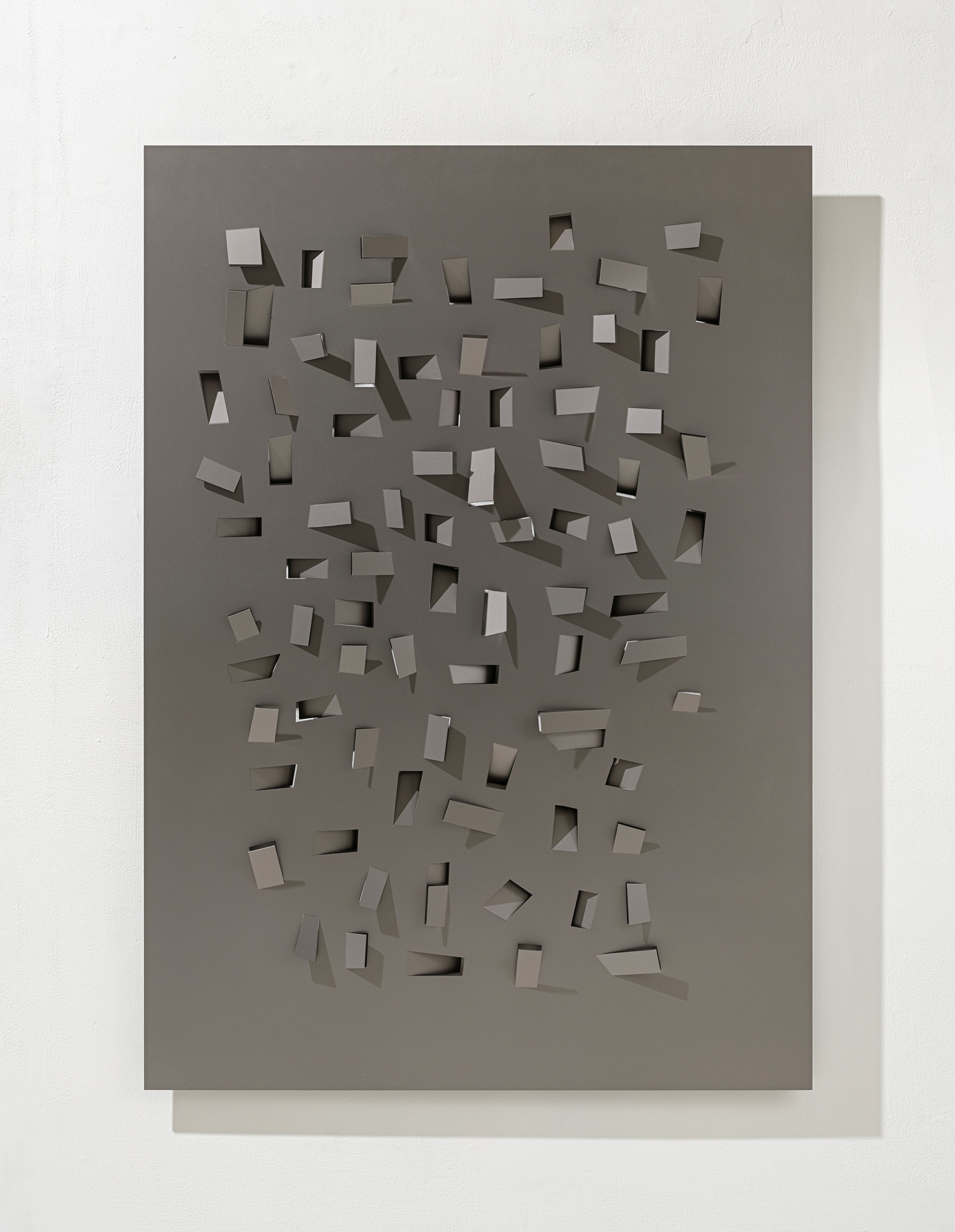 王懷慶，《群聊》，鋁合金，141×100×8 cm，2022-2023。（耿畫廊提供）