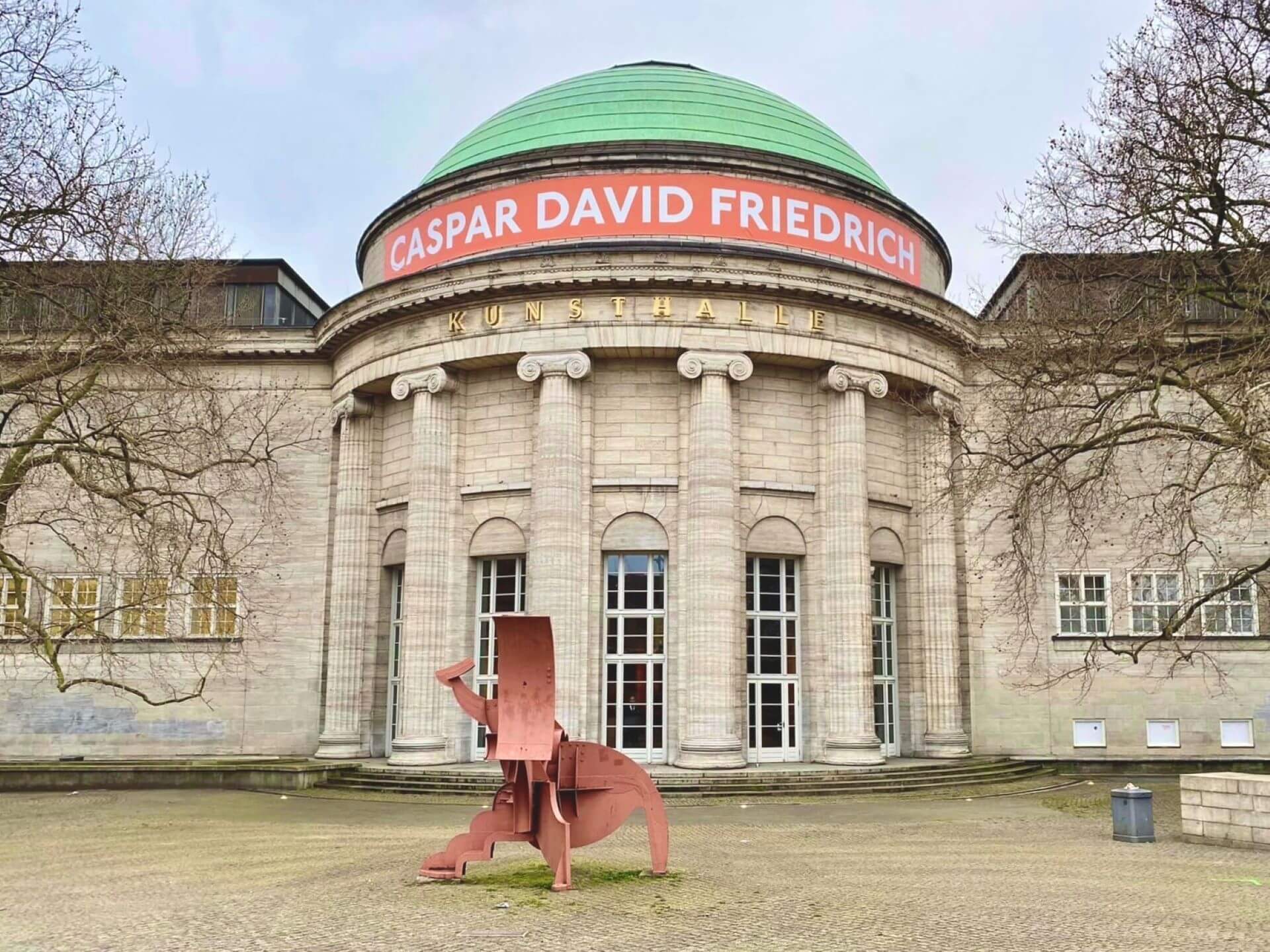 德國漢堡美術館（Hamburger Kunsthalle）2023年底推出佛烈德利赫250年誕辰大展，美術館建築外觀。（攝影／郭書瑄）
