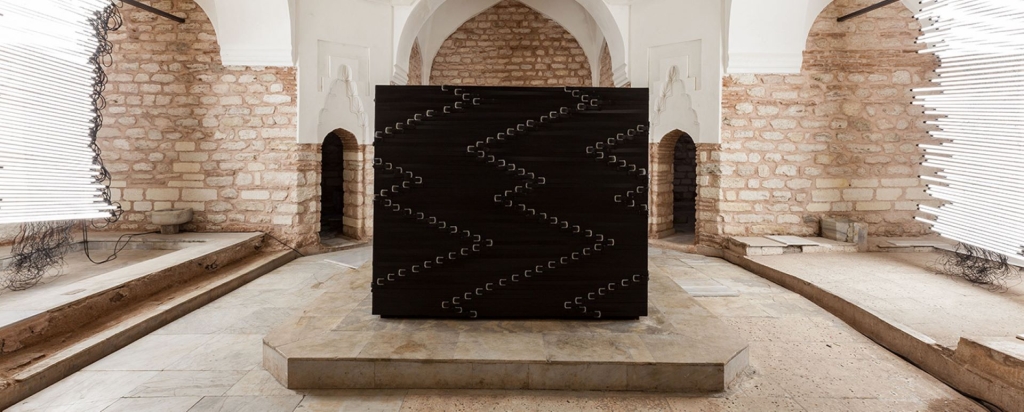 Monica Bonvicini,，《Belt Out》，2017。（© 15th Istanbul Biennial）