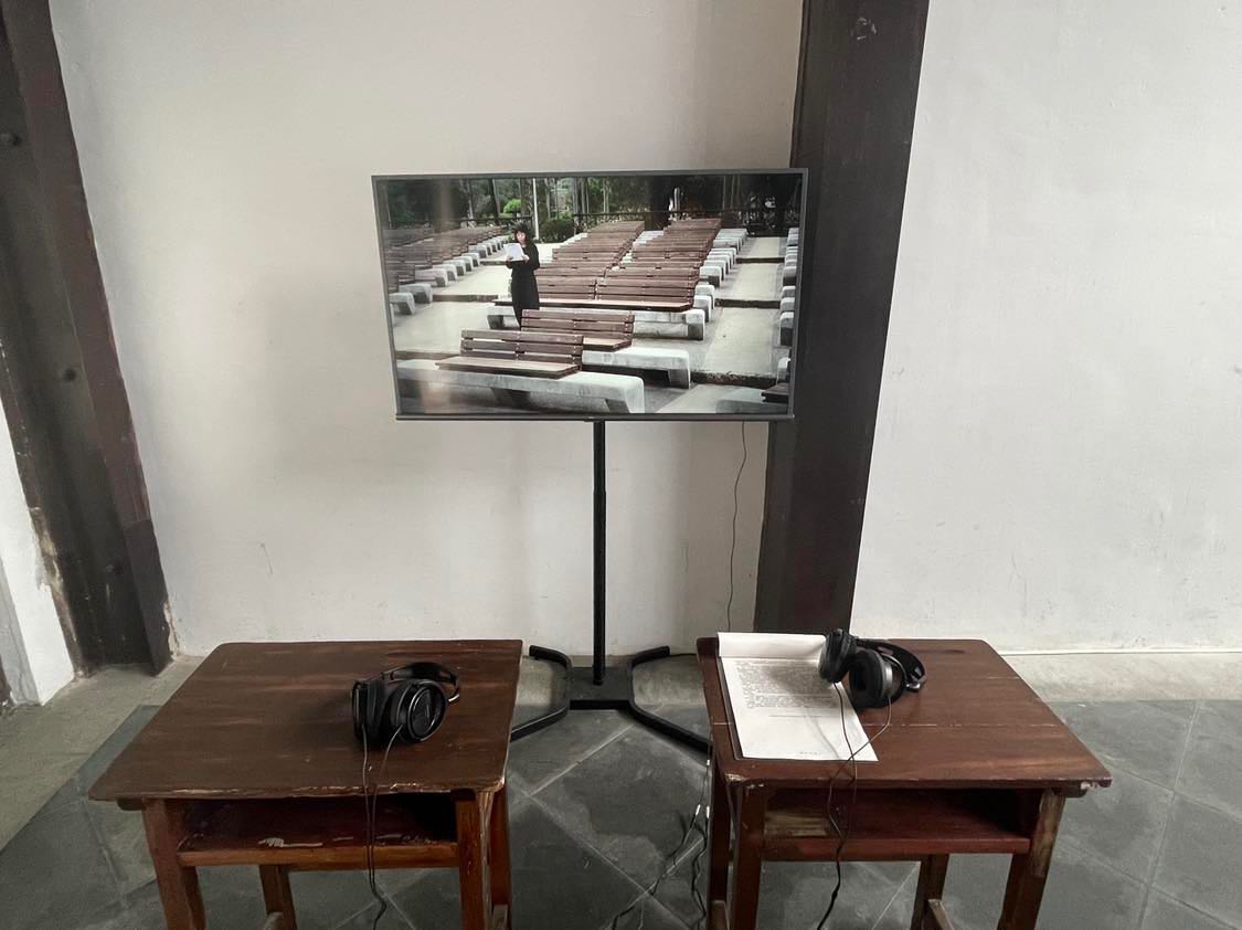 林安狗翻譯黃鳳姿的戰後作品，並以朗讀形式在創作。（陳飛豪攝影）