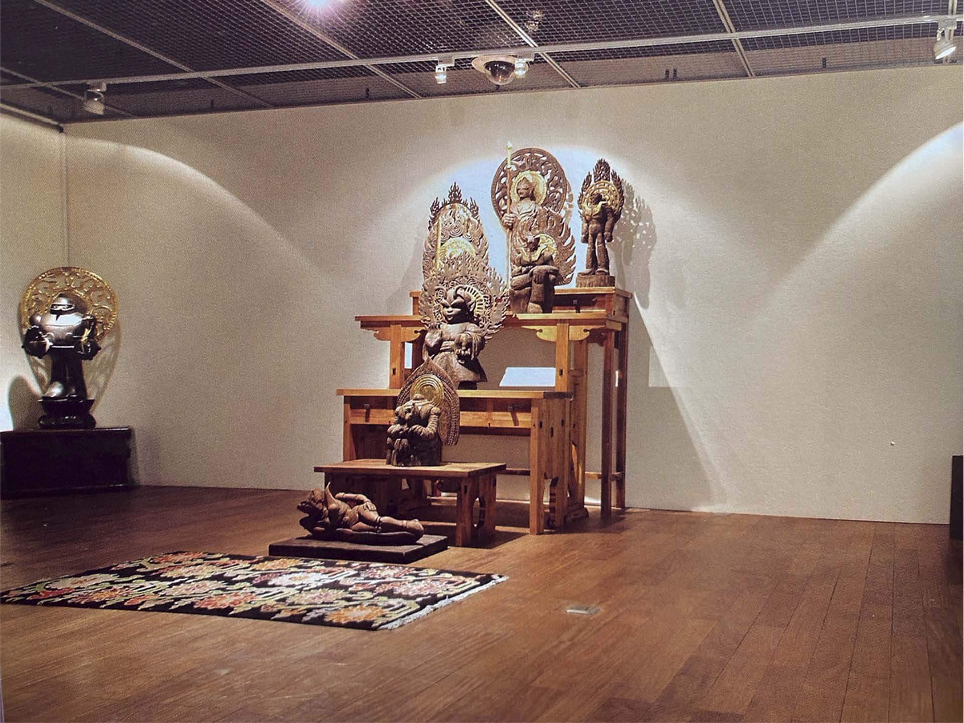 楊茂林的作品《封神之前戲—請眾仙III》於「虛擬的愛—當代新異術」展場。（本刊資料室）