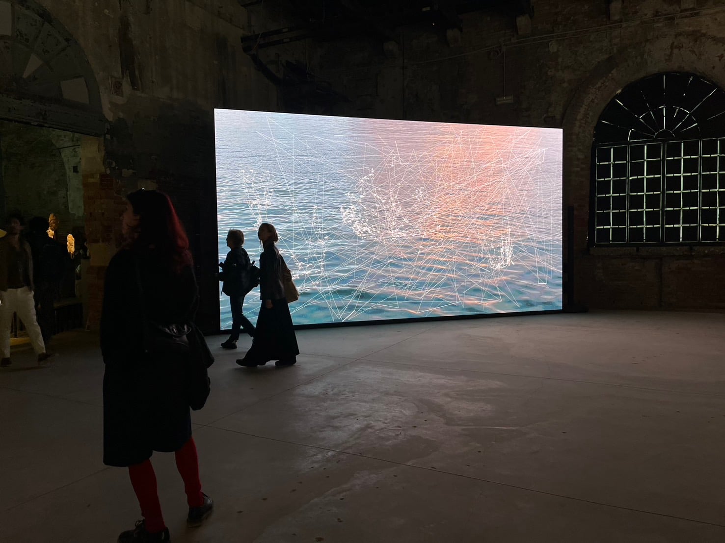 Matthew Attard的作品不僅探索了當代圖像的製作方法學，亦是思考信息社會圖像作者的代理形式或共生狀態。圖為「我將跟隨船行」展覽現場。（攝影／陳思宇）