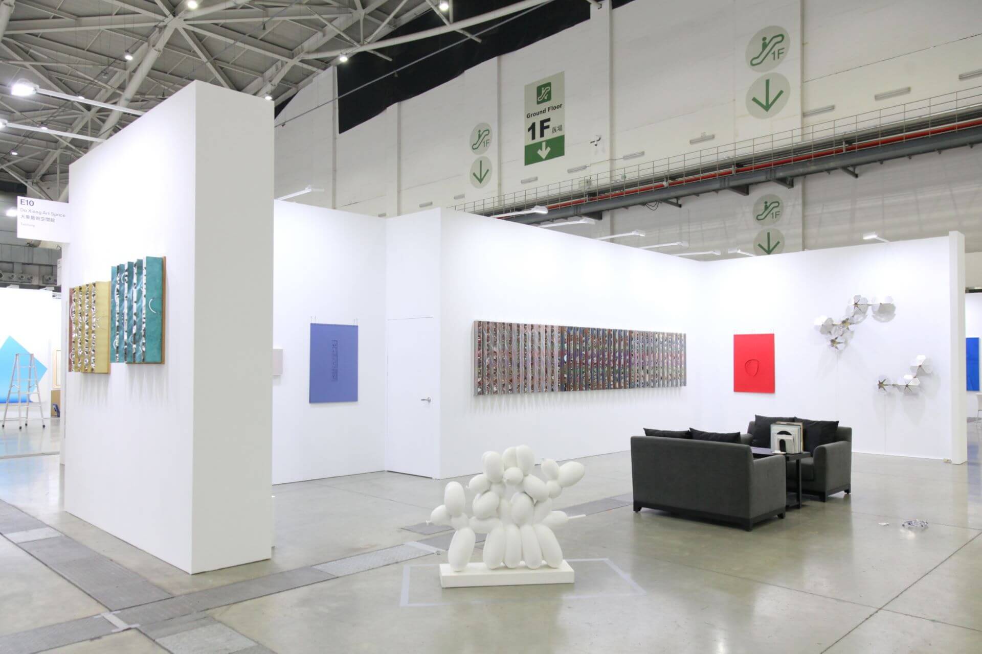 大象藝術在2024台北當代展位風景。（大象藝術提供）