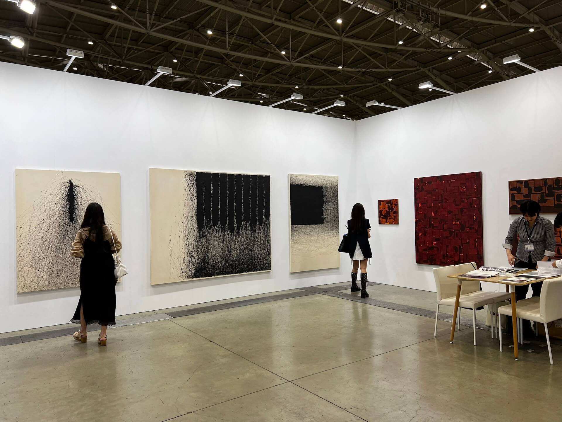首次來台參展的Art Space 3帶來韓國抽象藝術家崔相哲個展。（本刊資料室）