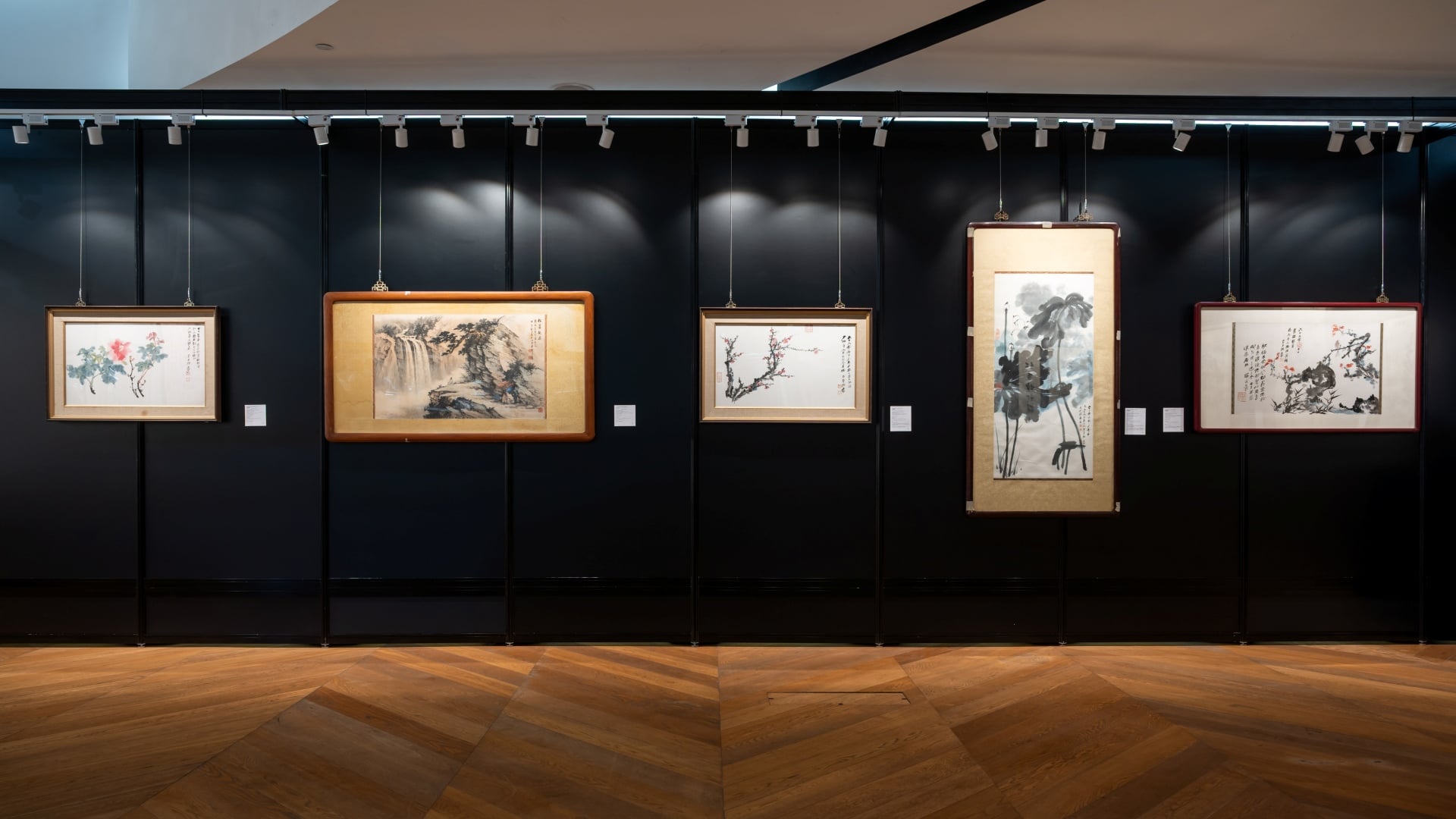 香港邦瀚斯「中國書畫專場」台北預展現場一景。（邦瀚斯提供）