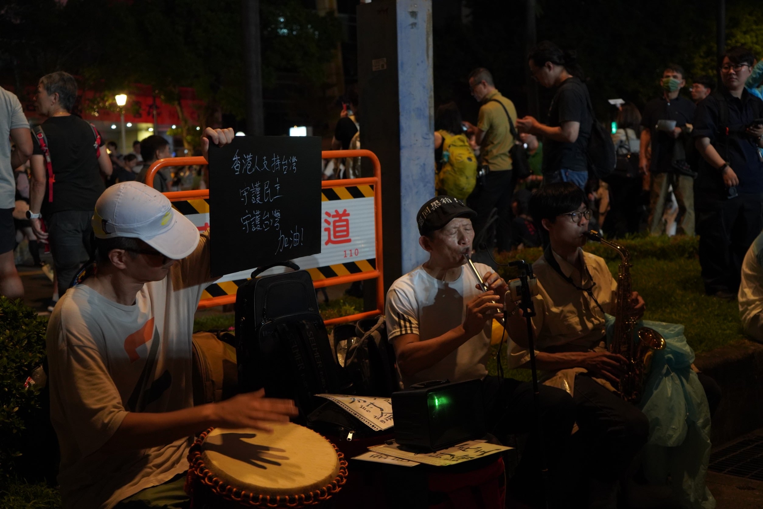 香港人於5月28日現場集結至中山南路的演奏表演。(攝影/張尚庭)