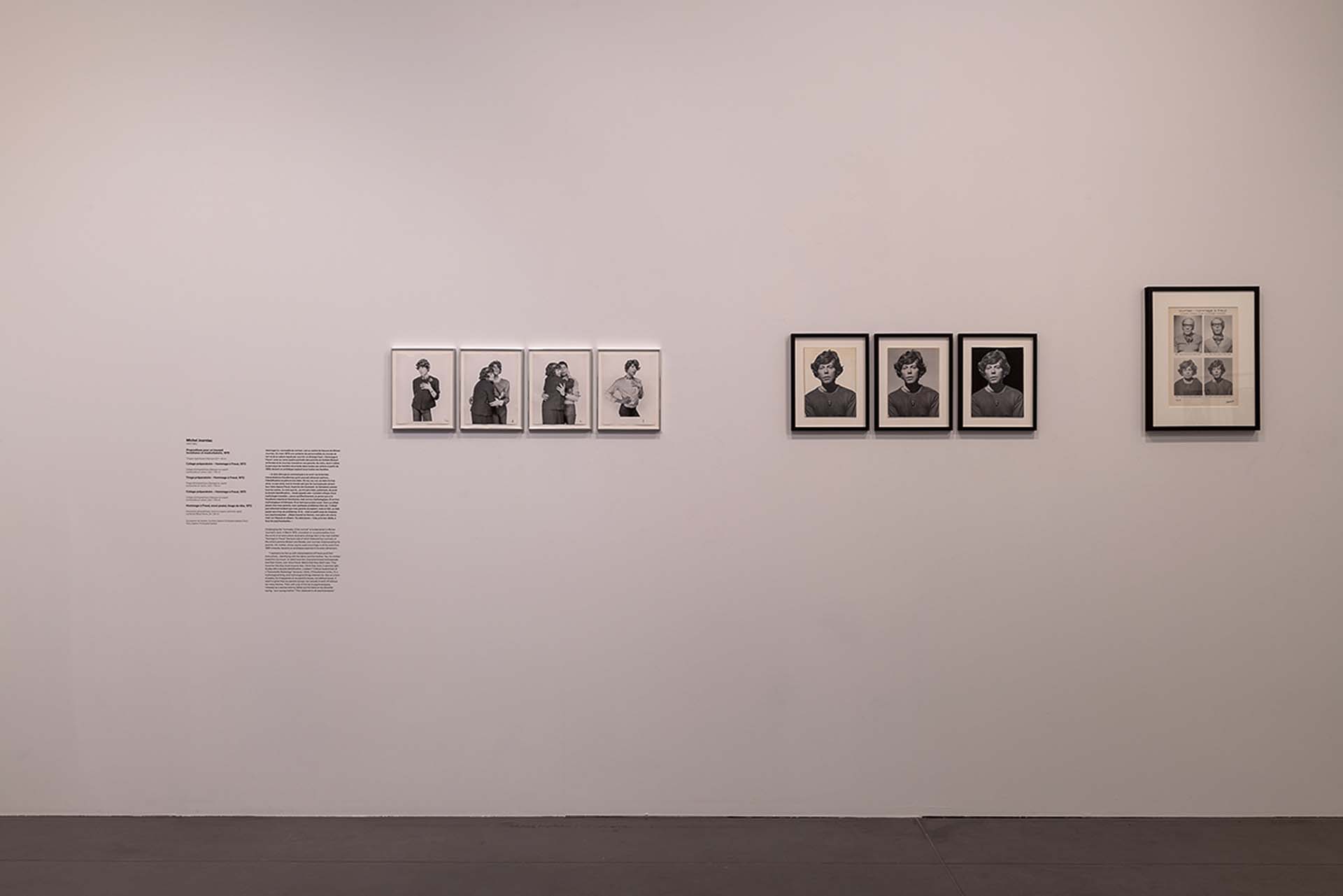 米歇爾．朱尼亞克（Michel Journiac）戴著母親假髮的攝影作品於展場一景。（巴黎LE BAL多謀體藝術中心提供）