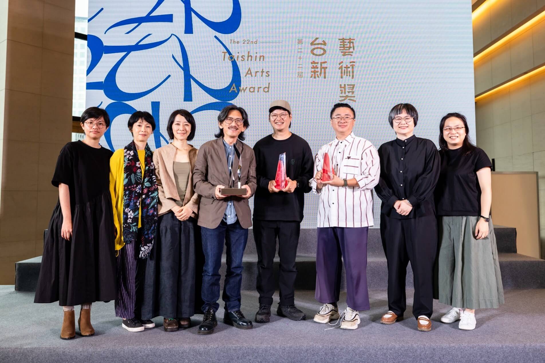 第22屆台新藝術獎三大獎得主合影。（台新藝術基金會提供）