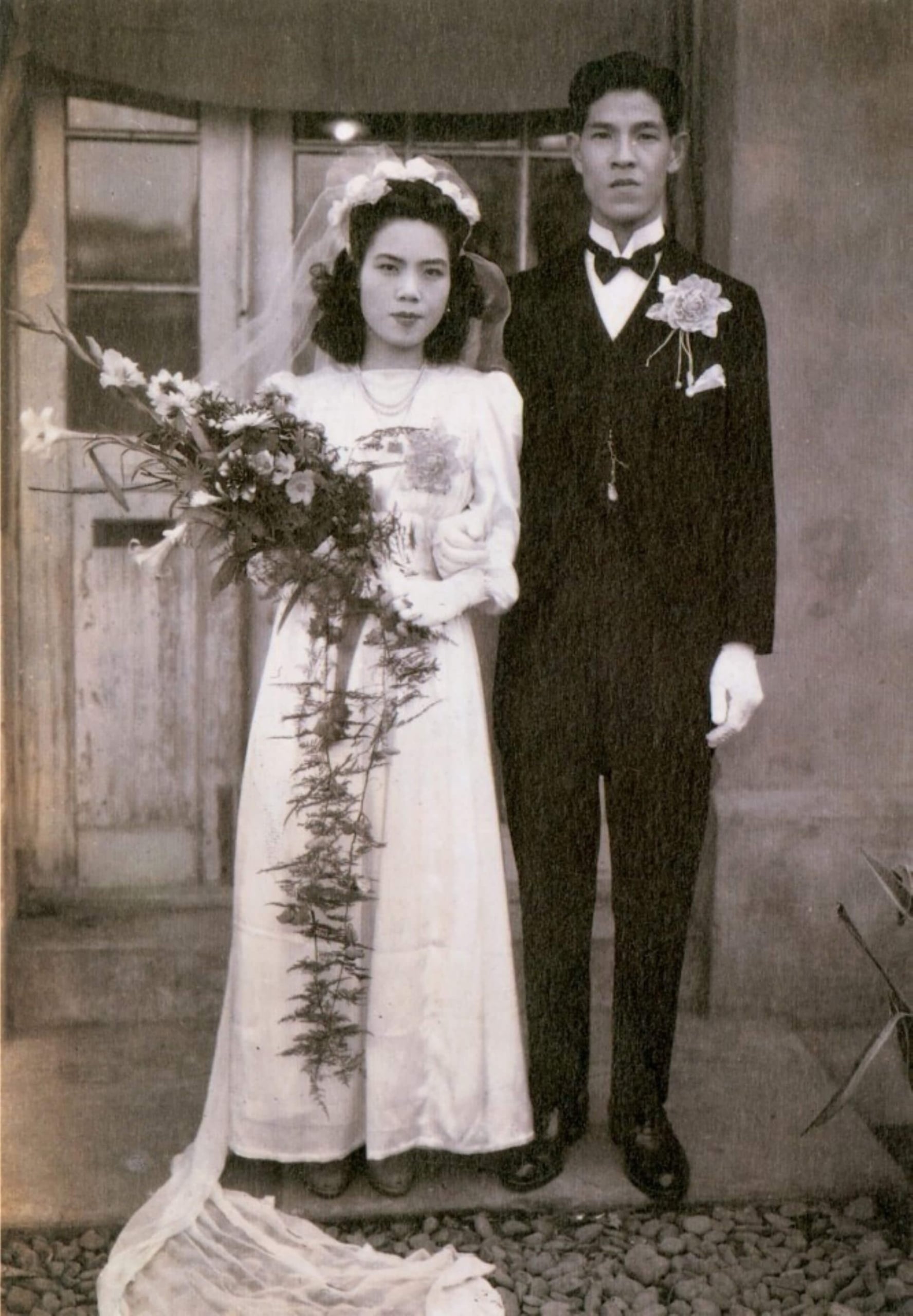 1949年李登輝於曹永和住居拍攝結婚照，他曾短暫的住在此處，由照片判讀，門板幾乎是一致，僅加上紗窗。（Public Domain）