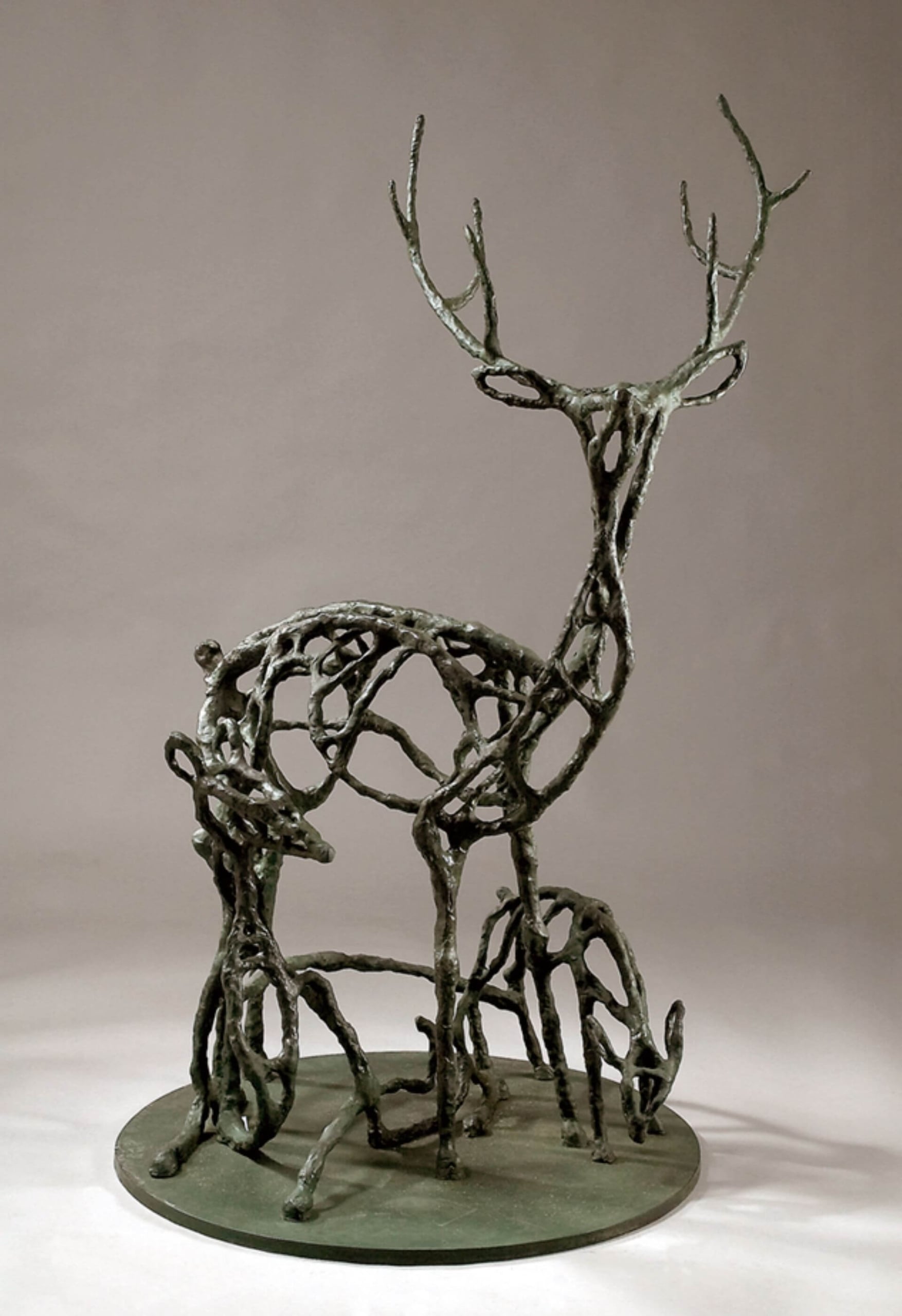 楊英風，《梅花鹿》，1962 年，銅，134×73×73 公分。