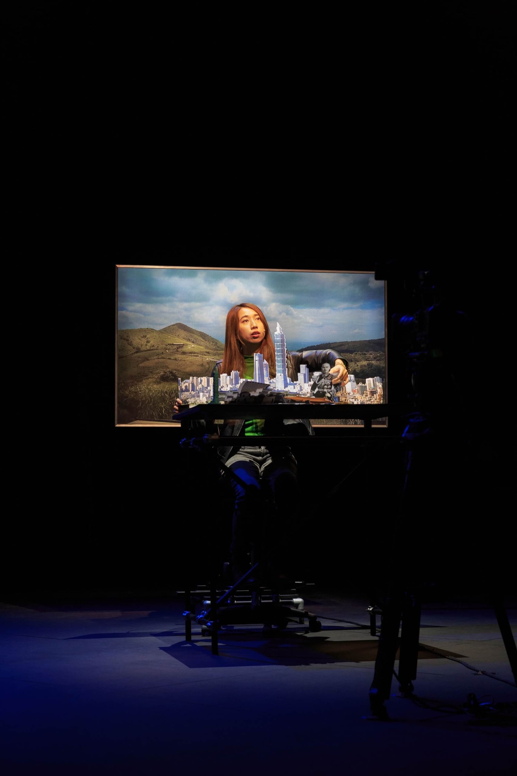 里米尼紀錄劇團（Rimini Protokoll），《這不是個大使館》（This Is Not an Embassy［Made in Taiwan］）演出照片。（© Claudia Ndebele，Rimini Protokoll提供）