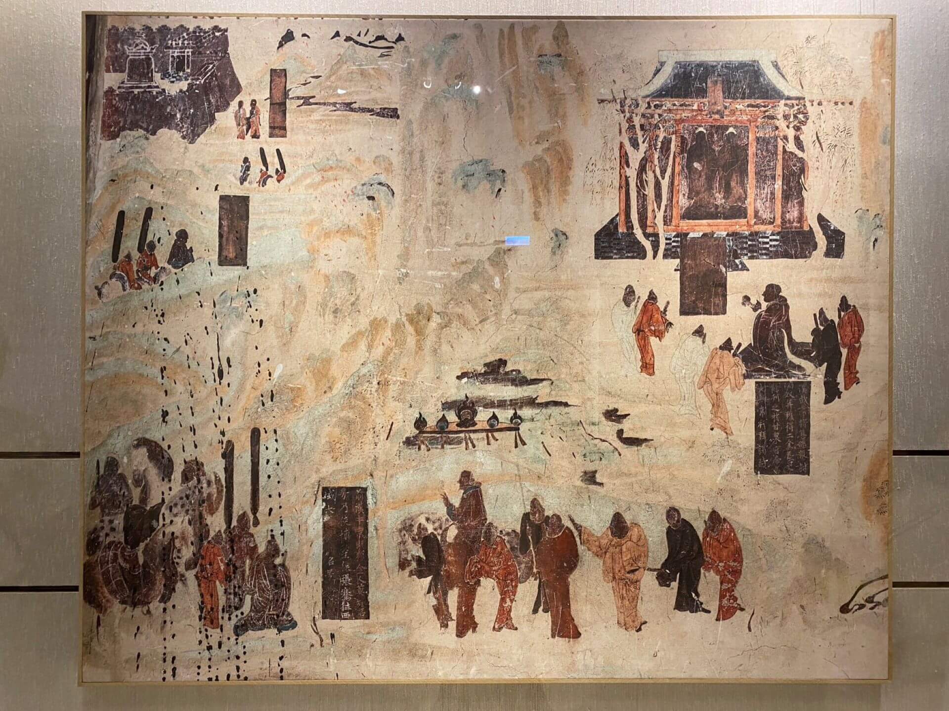 漢武帝派「張騫出使西域」，在唐代佛教徒的視野下，張騫出使西域與佛教東傳有關。莫高窟323窟初唐壁畫中，講述了漢武帝與「祭天金人」故事。（攝影／朱佑霖）