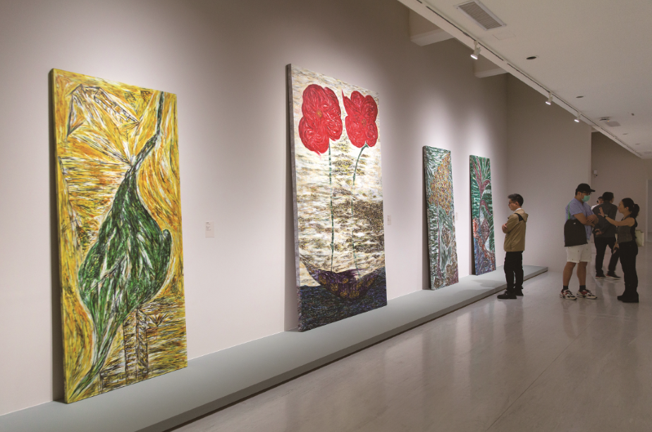 「溺浮沉洄：許雨仁回顧展」展覽於臺北市立美術館展出一景。臺北市立美術館提供。