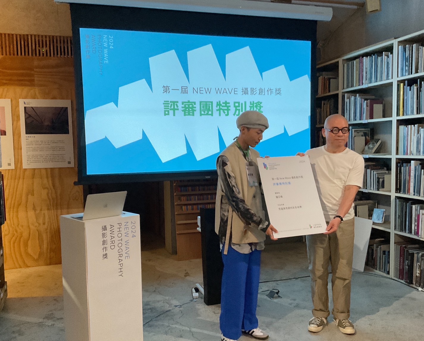 鐘苡綾《荒誕與荒謬的灰色地帶》獲得評審團特別獎。圖為2024「NEW WAVE攝影創作獎」現場。（攝影／陳晞）