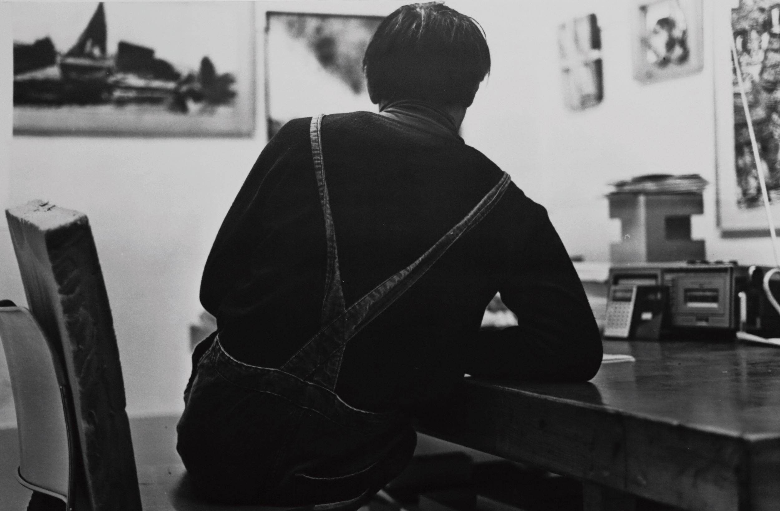 《尋找·另一個故事》紀錄片劇照,圖為李元佳背影。(風景映畫創作社提供)