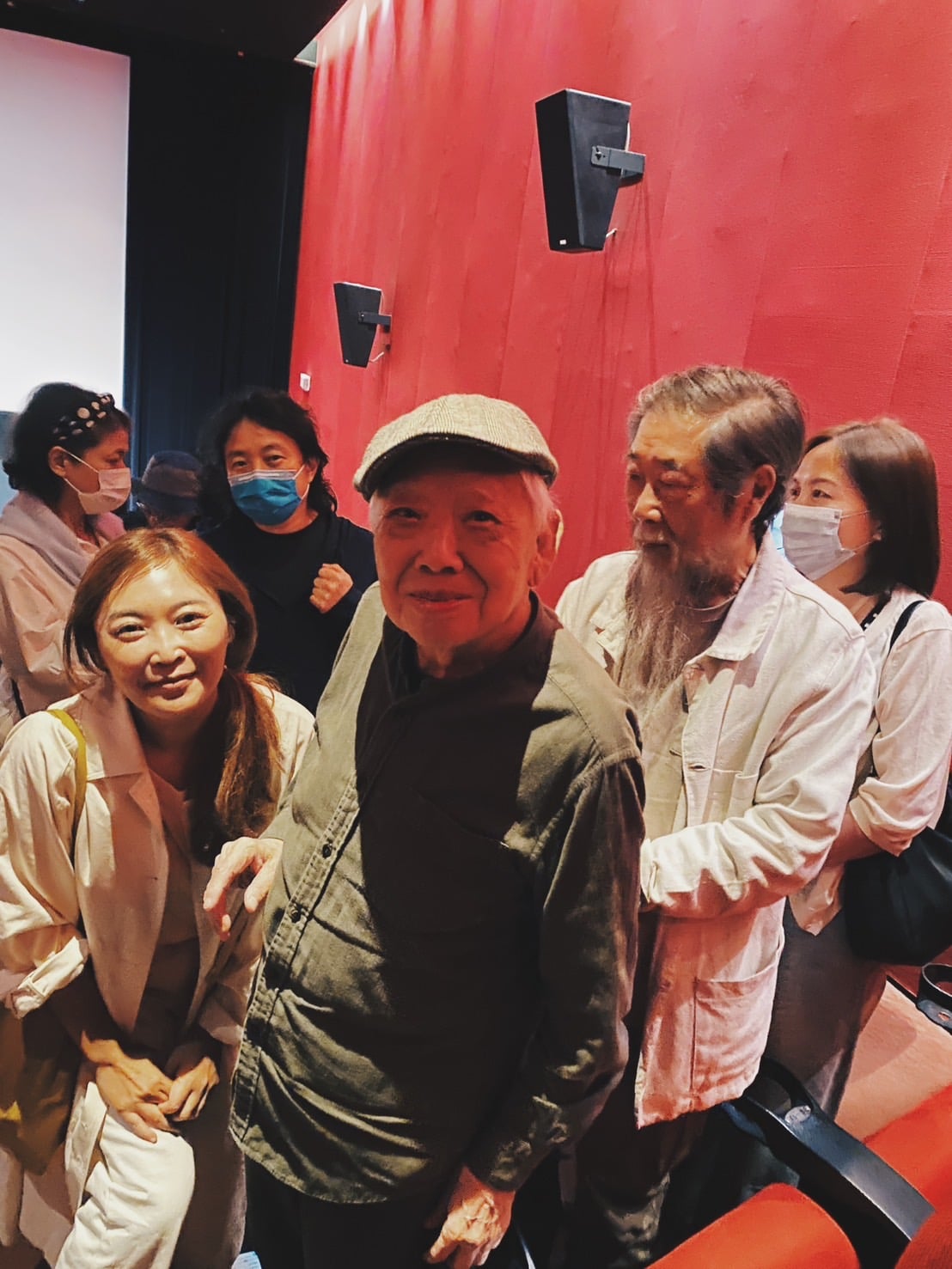 (左起)導演廖憶玲、藝術家霍剛與李再鈐於《尋找·另一個故事》映後現場。(本刊資料室)