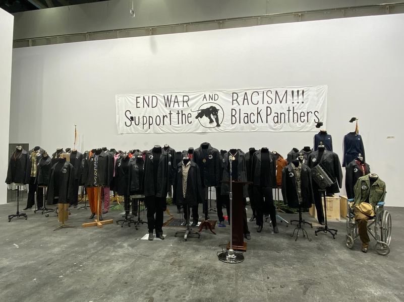 陳菁螢觀察到，此次瑞士巴塞爾藝術展出現許多更學術、更貼近當代議題的作品。（攝影／李孟學）