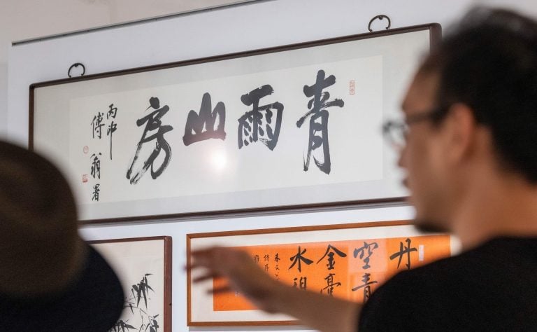 裱褙店，如何成為一處雅集？藝術的精神護理師？文化永續的先鋒？探看「一間裱褙店：青雨山房」的表與裡