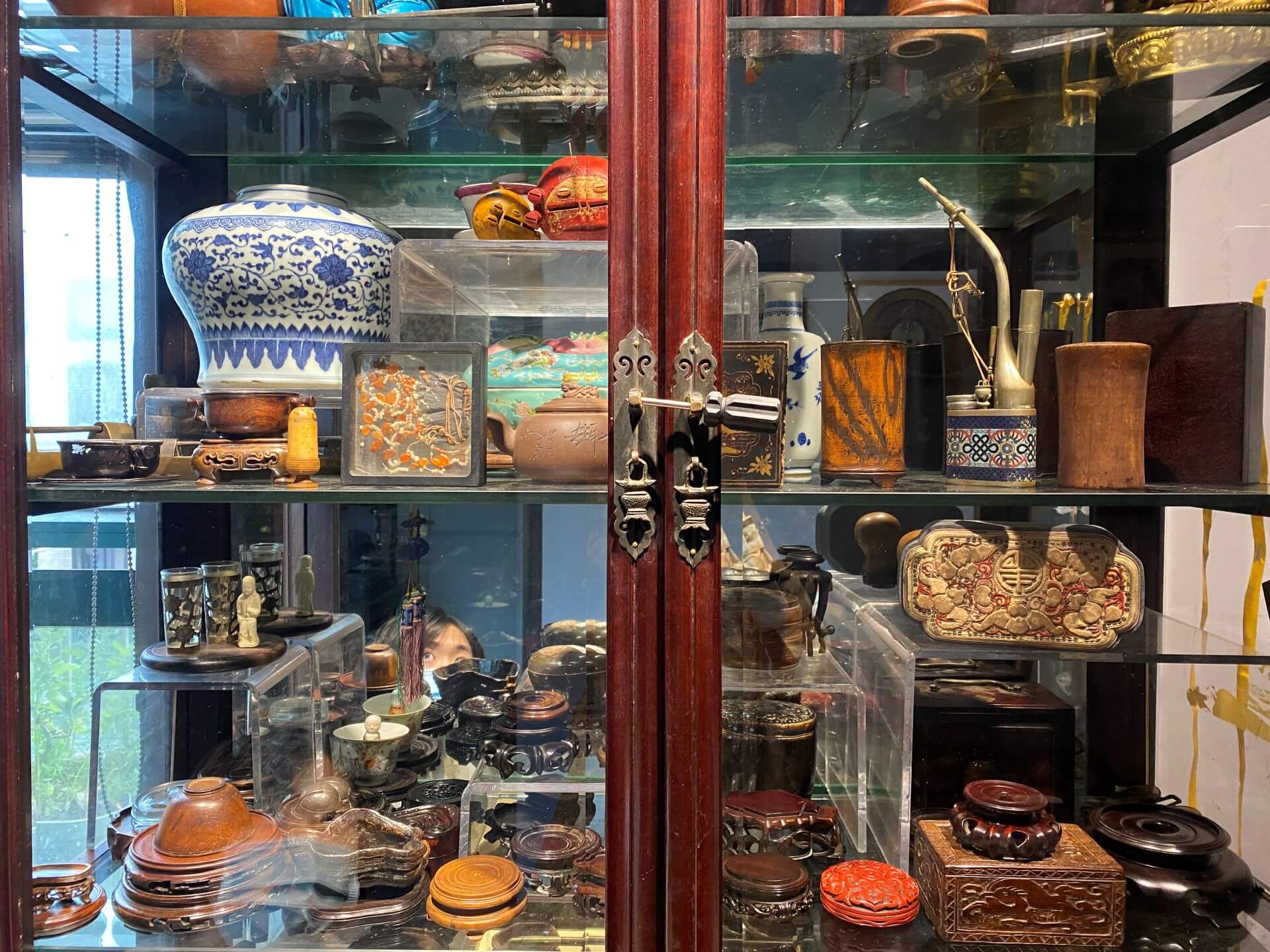 上海虹橋古玩城古董店鋪風景。（攝影／朱佑霖）