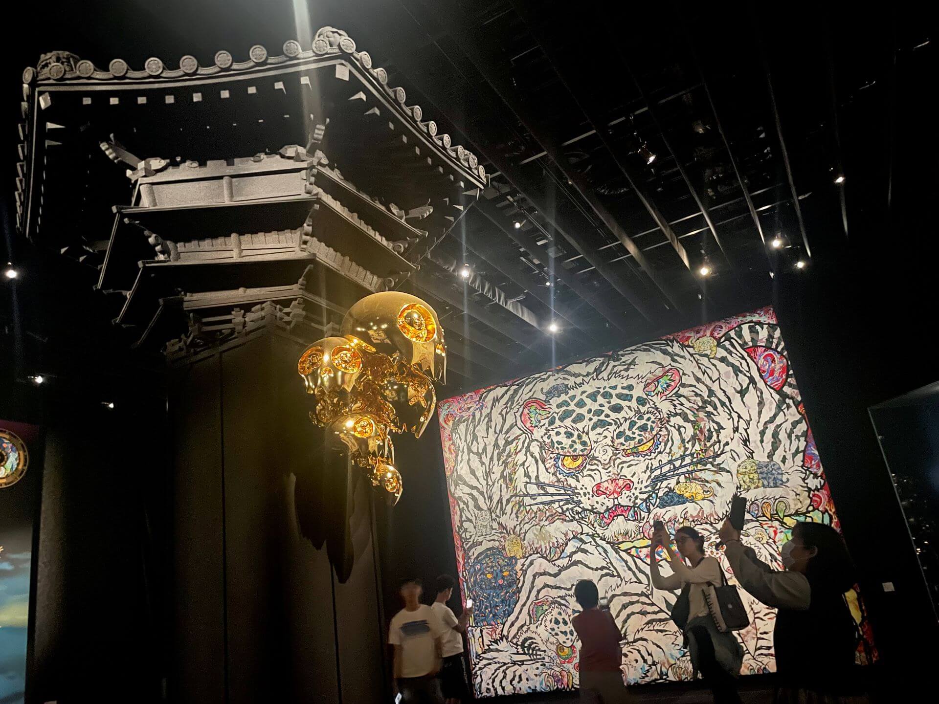 村上隆 六角螺旋堂 展示風景。（攝影／鄭禹彤）