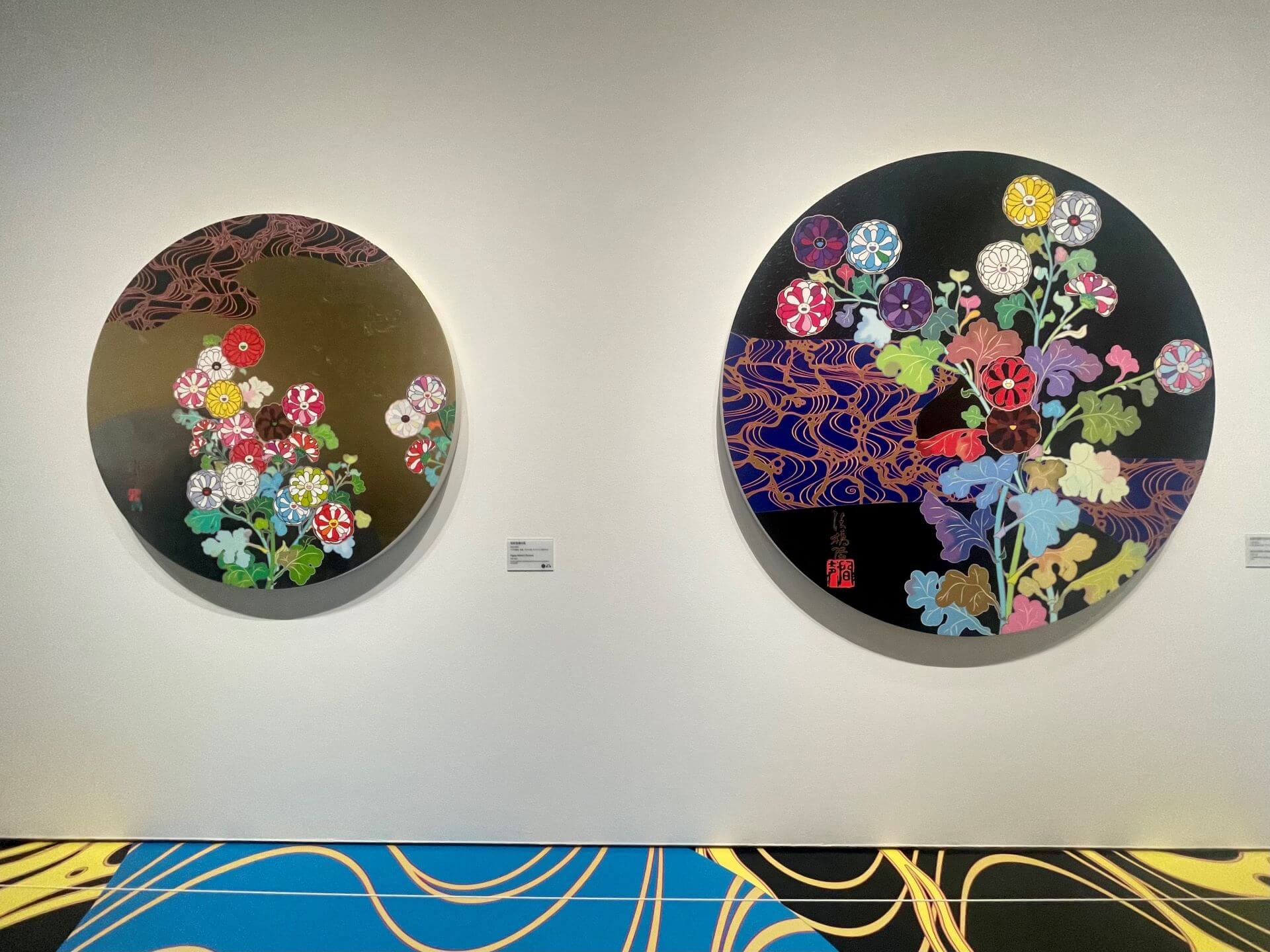 左圖 村上隆《尾形光琳の花》，2023-24年，寬120公分。（攝影／鄭禹彤）