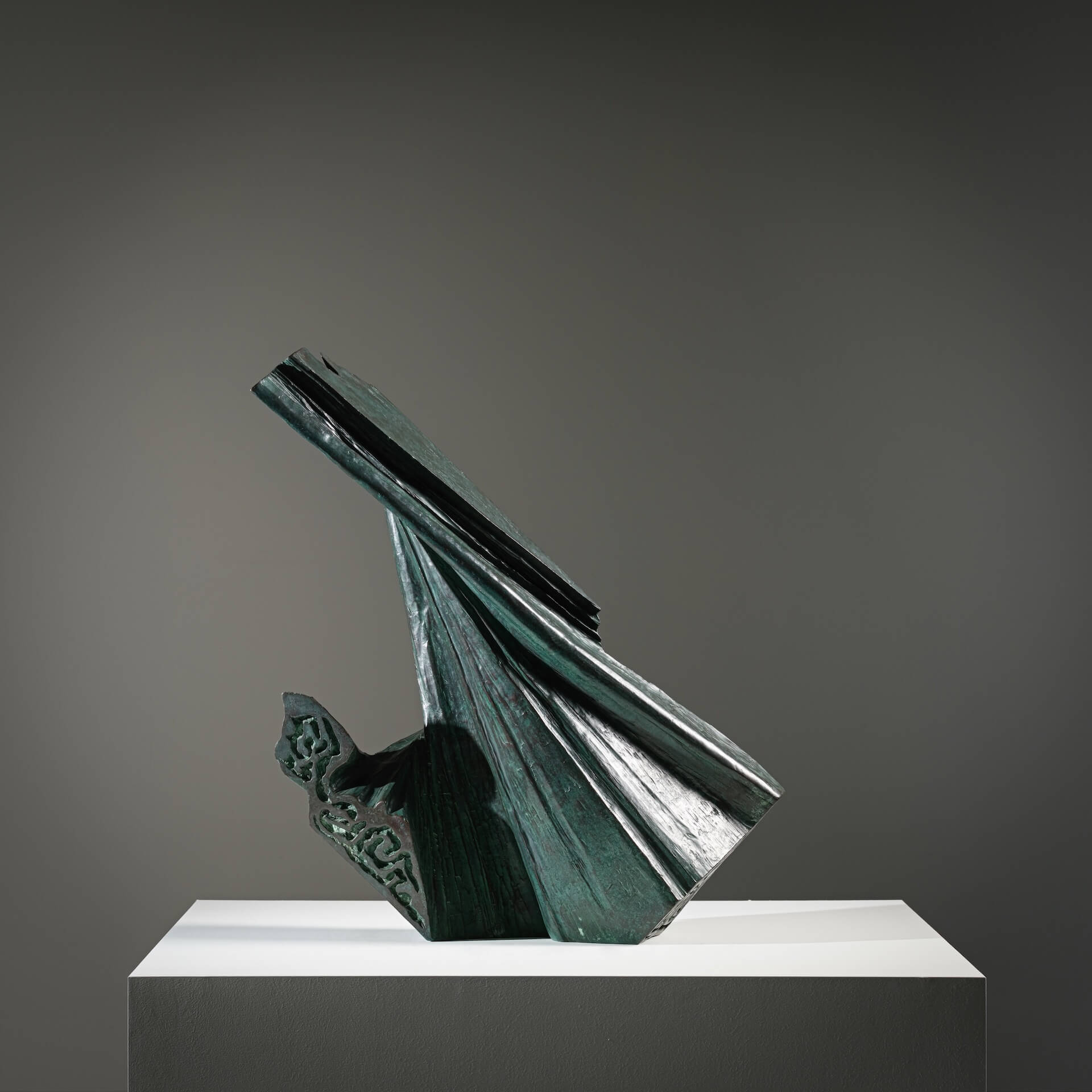 楊英風，《水袖》，1969，銅雕，62×25×75cm。（亞洲藝術中心提供）