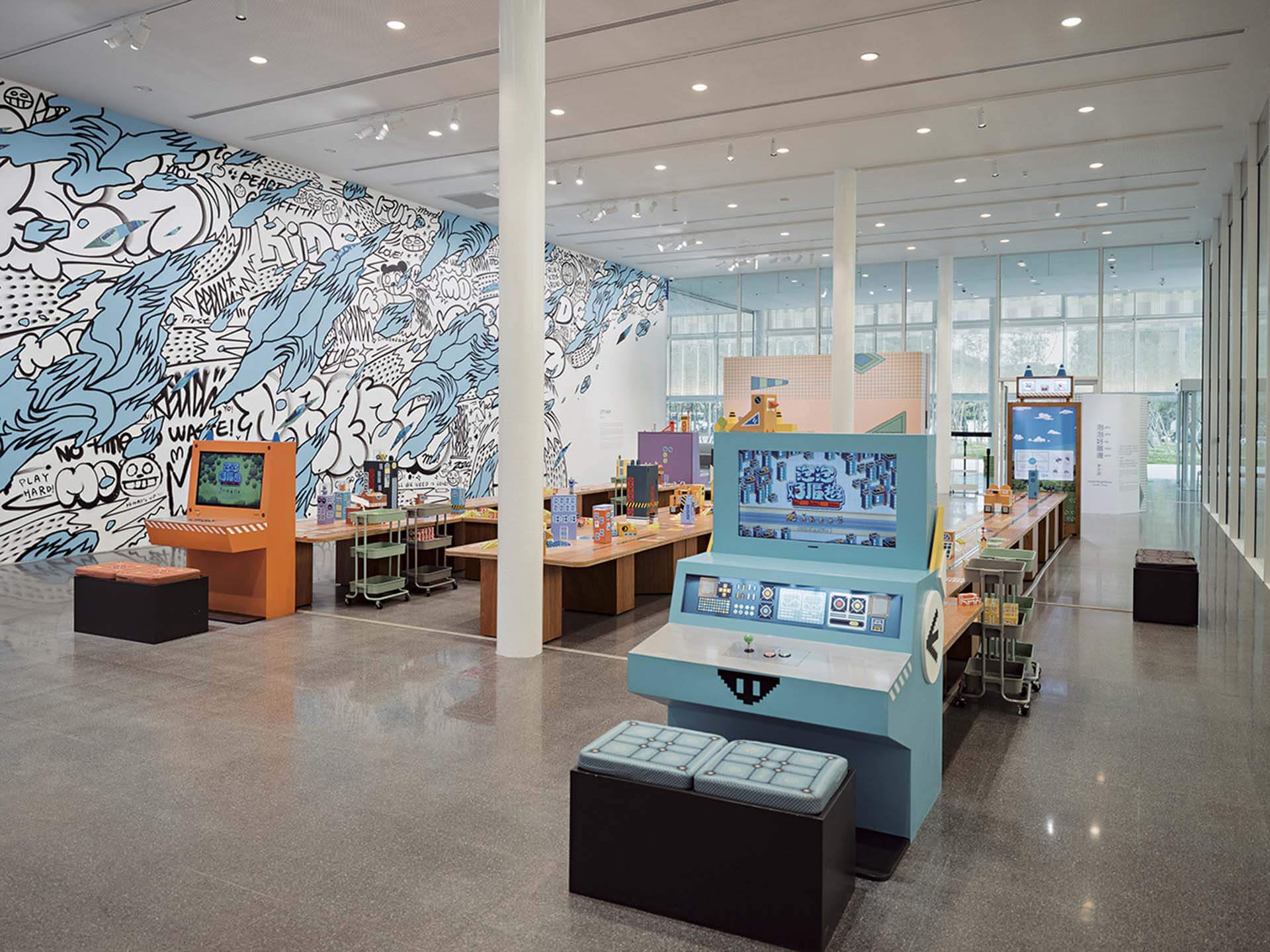 桃園兒美館開館展「探險未來」展場中李文政作品《泡泡好厝邊》。（攝影／透島影業，桃園市美術館提供）