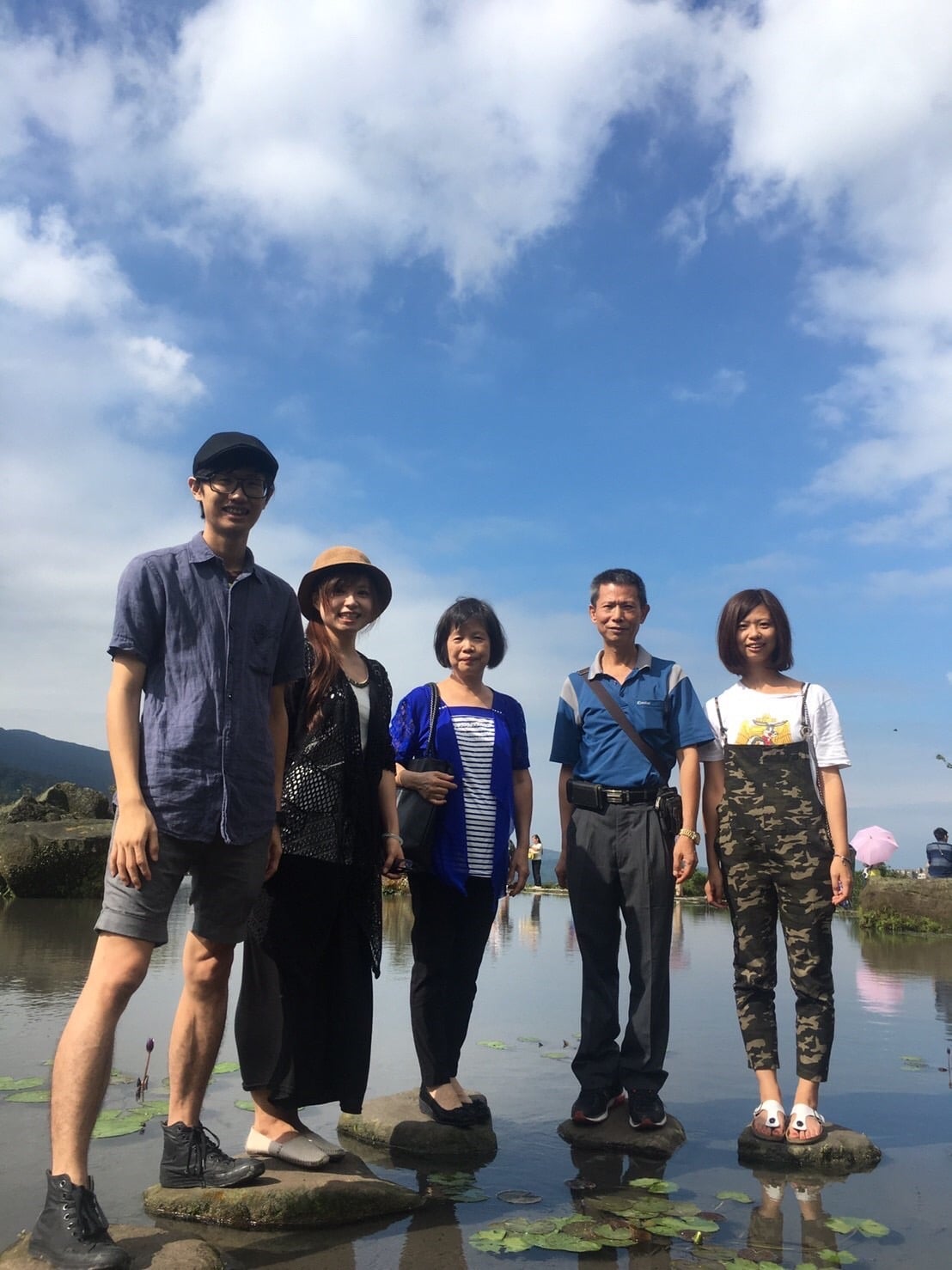 新興糊紙文化的團隊成員合影。（新興糊紙文化提供）
