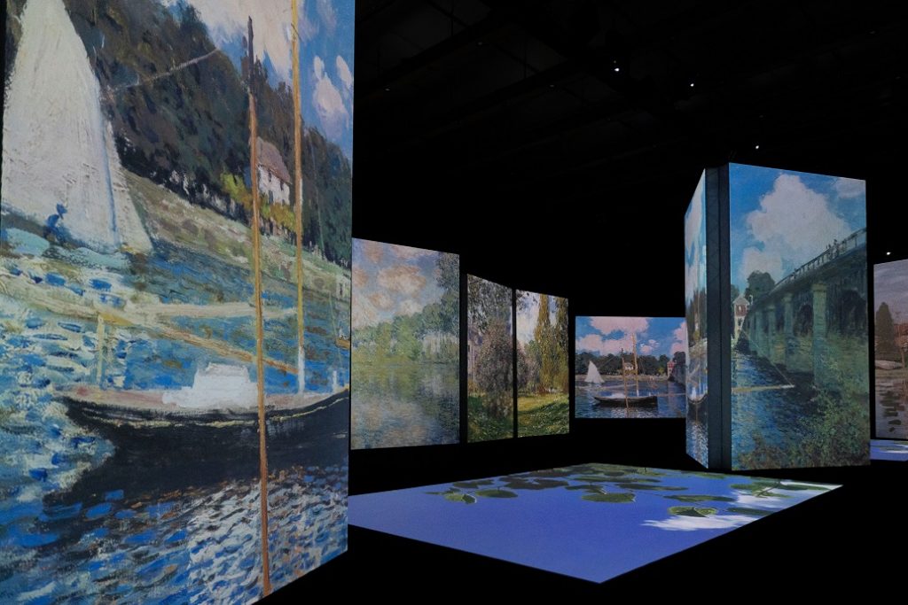「沉浸式」（immersive）展覽空間，《印象莫內－光影體驗展》展場一隅。（本刊資料室）