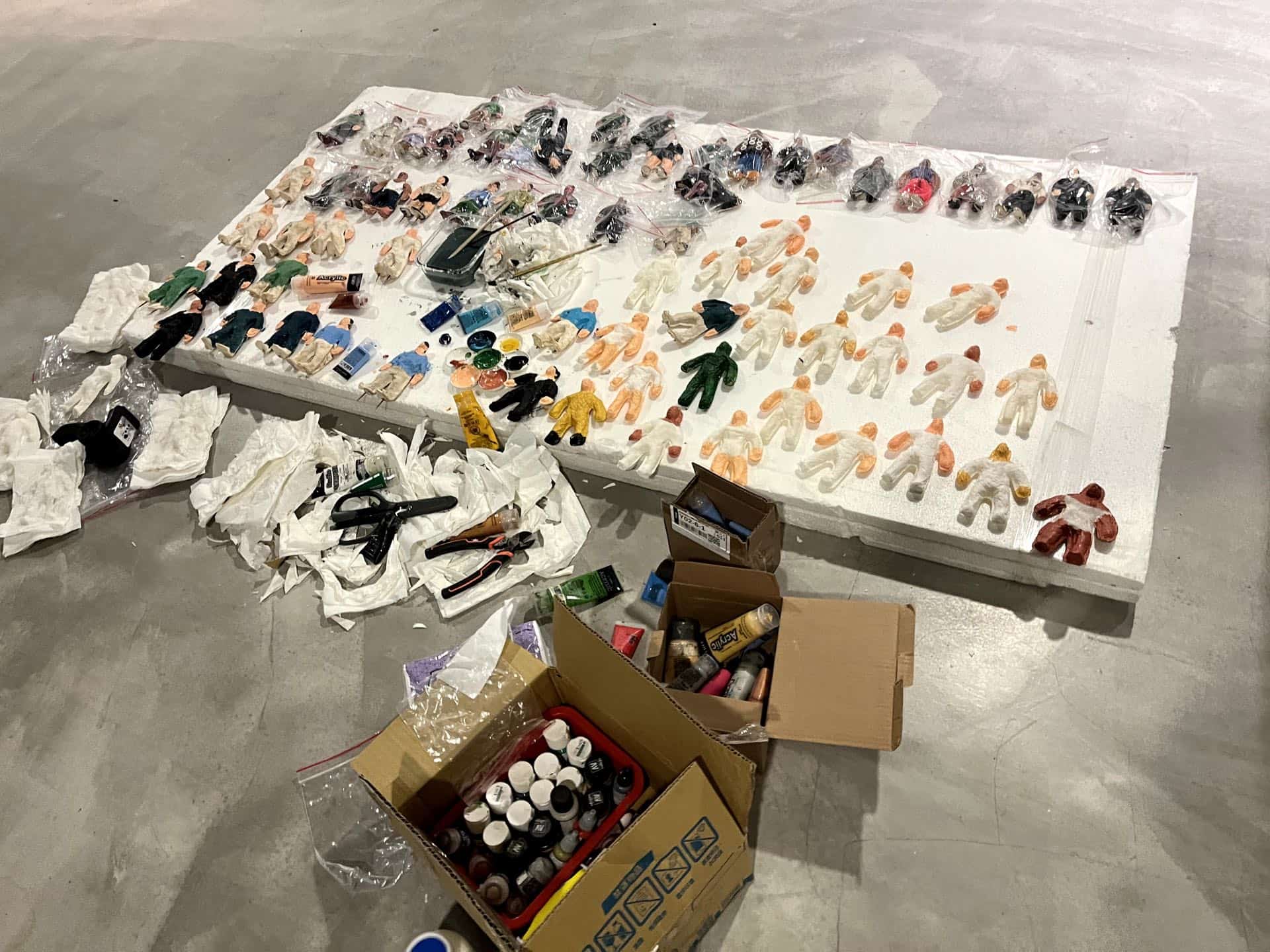 衛生紙製作的人偶粗胚。3月14日。（攝影／謝鎮逸）