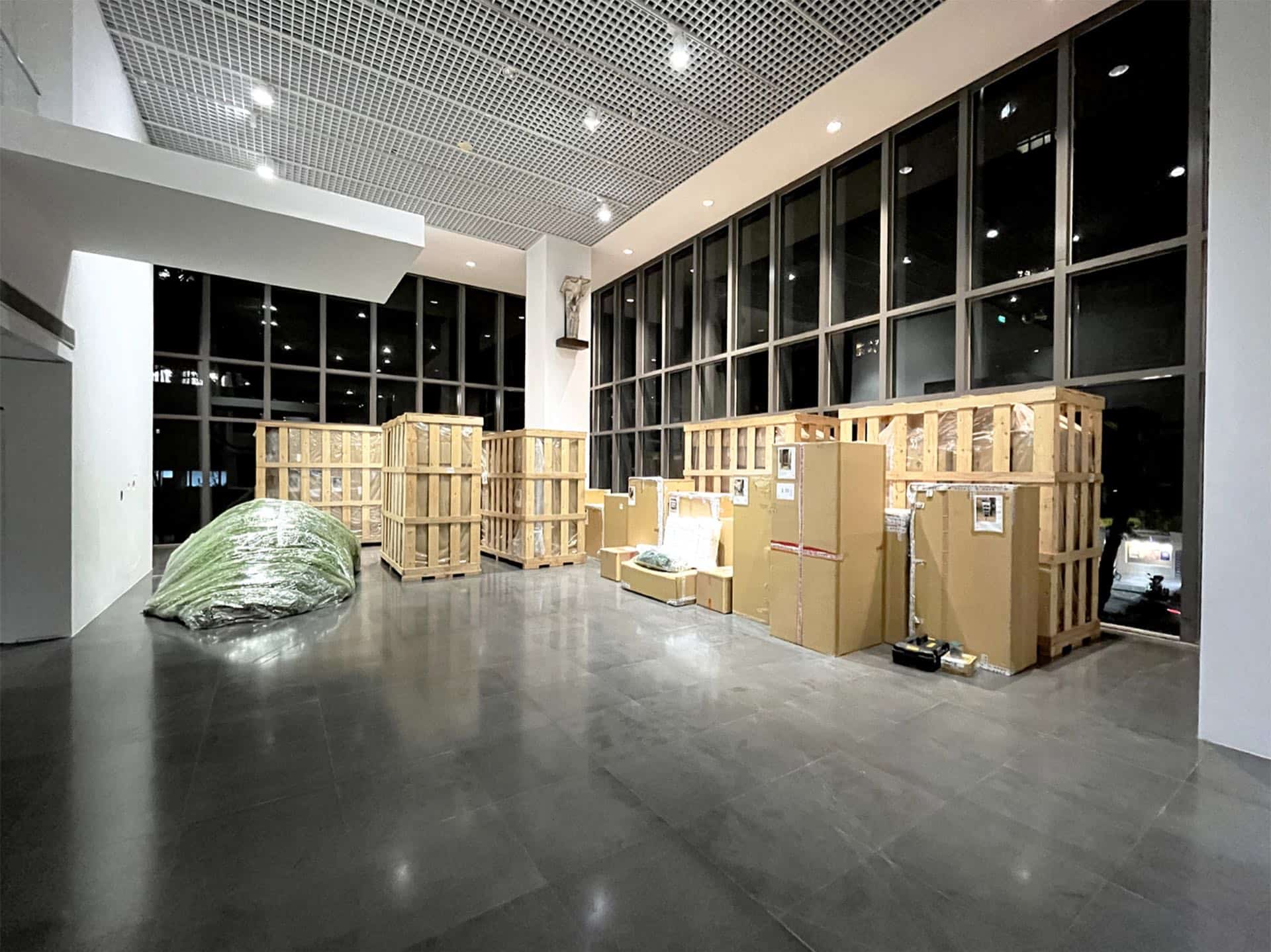城市場景模型在展場中，靜靜等待開箱。3月29日。（攝影／謝鎮逸）