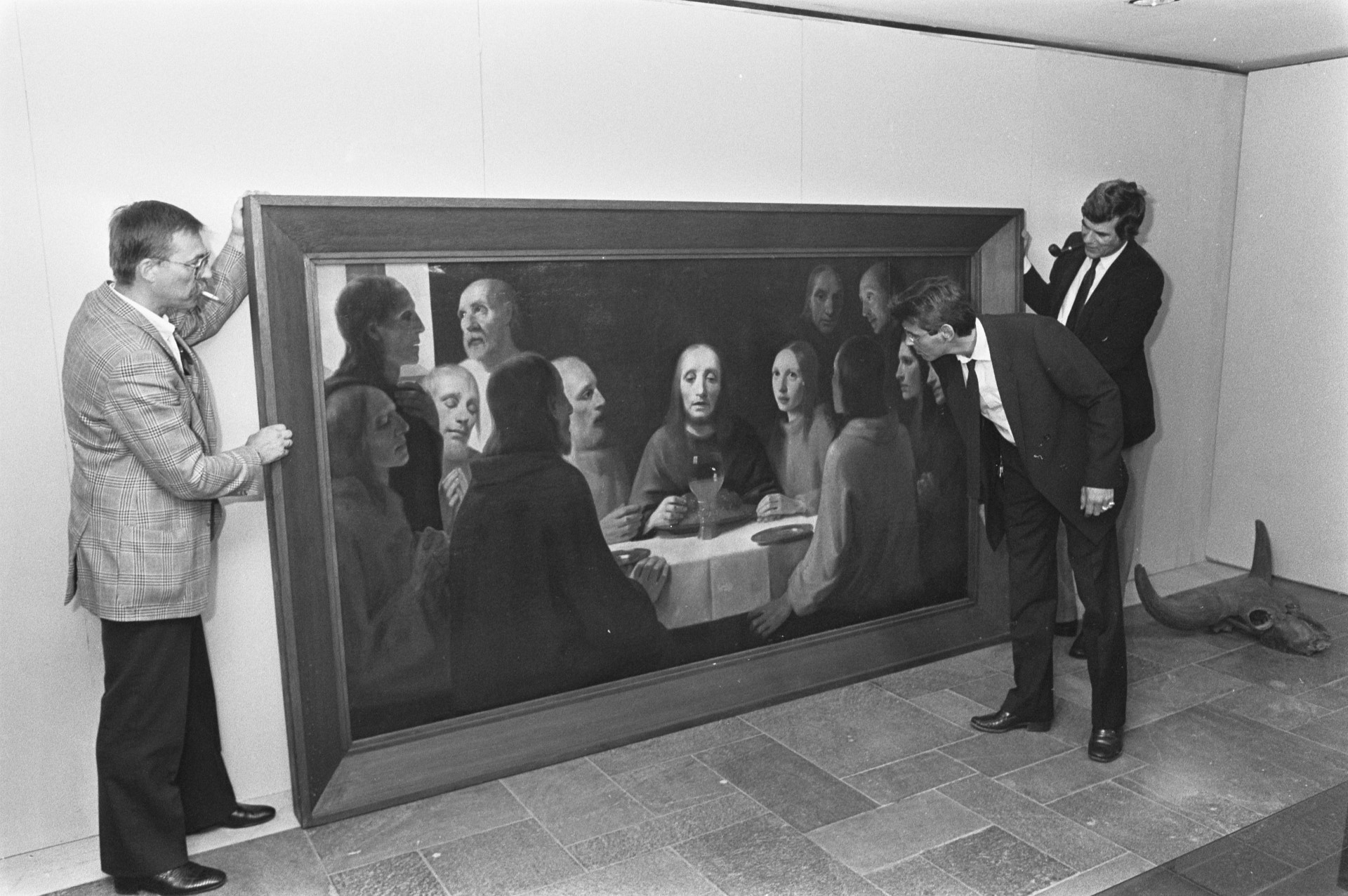 米格倫於1939年創作的《最後的晚餐 I》（Last Supper I），在他去世後於1987年在鹿特丹第11屆藝術和古董博覽會上進行拍賣。（Public Domain）