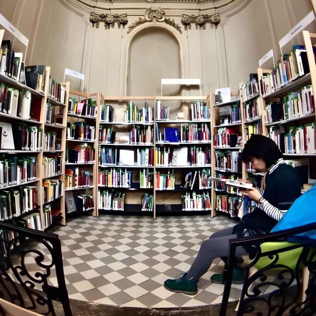 【專欄│跟著蹦豬泡泡法國圖書館】從傳福音到飄書香：Rouen老教堂蛻變成的圖書館