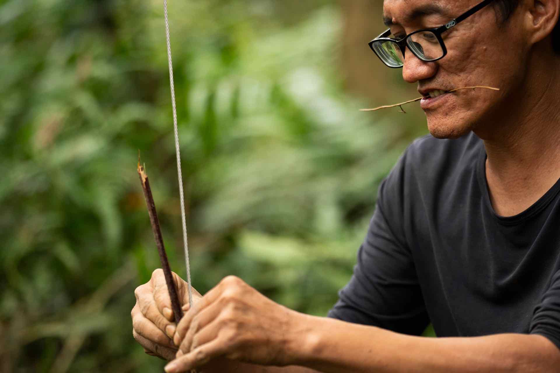 與獵人蕭清明共同上山。兒路創作藝術工寮提供