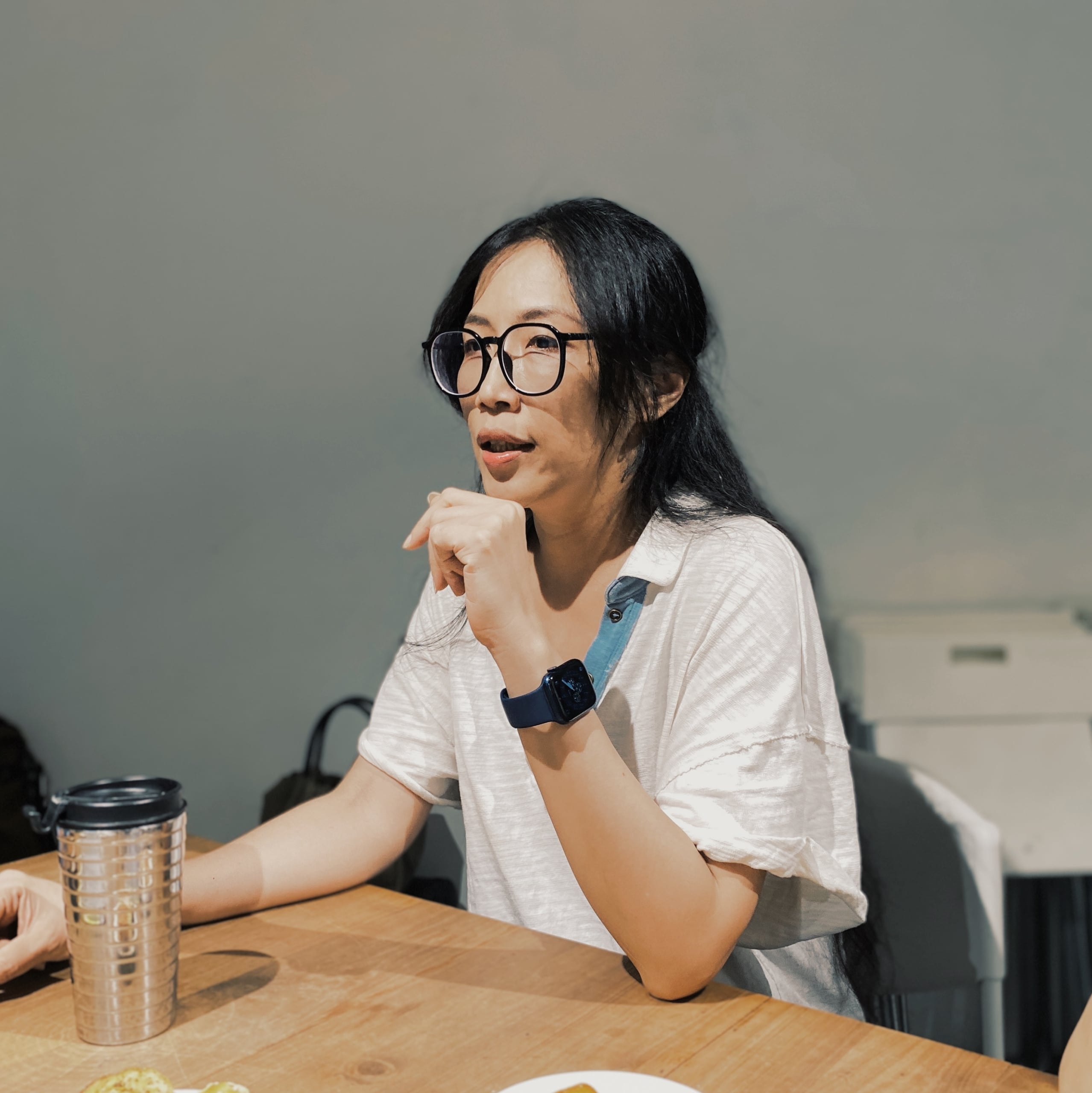 侯玉書與何孟娟都曾經驗過不同國家之間的藝術行政工作文化，對他們來說，藝術行政在臺灣，一直沒有機會去做它真正該做的事情。圖為視盟理事長何孟娟。（攝影／陳晞）
