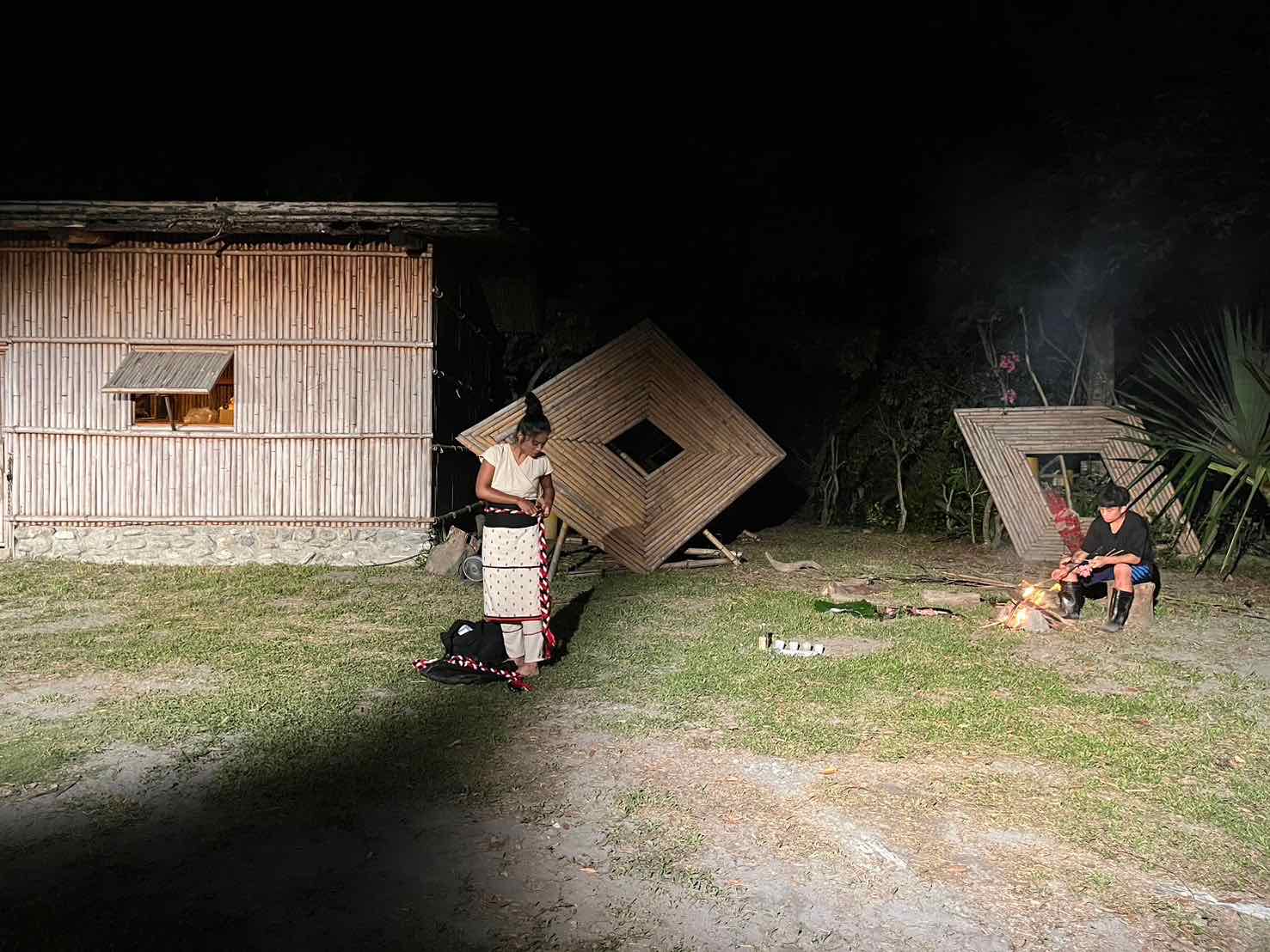 「Gaya」是建立太魯閣族人的靈觀、生命觀、宇宙觀，也是太魯閣族人世代傳衍的思想場域。圖為張方禹作品《生命中的一天》，攝影／陳思宇