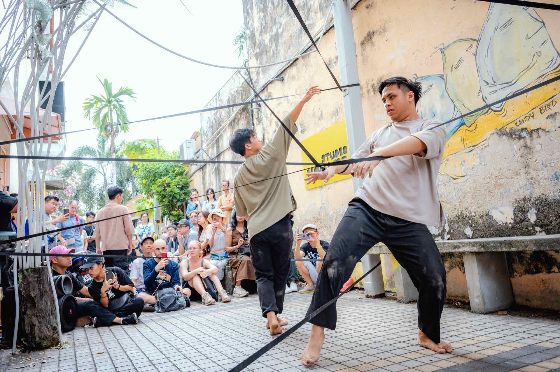 大馬舞蹈聯盟（MyDance Alliance）以六個舞蹈小品集錦成的《Dancing in Place》。（喬治市藝術節提供）