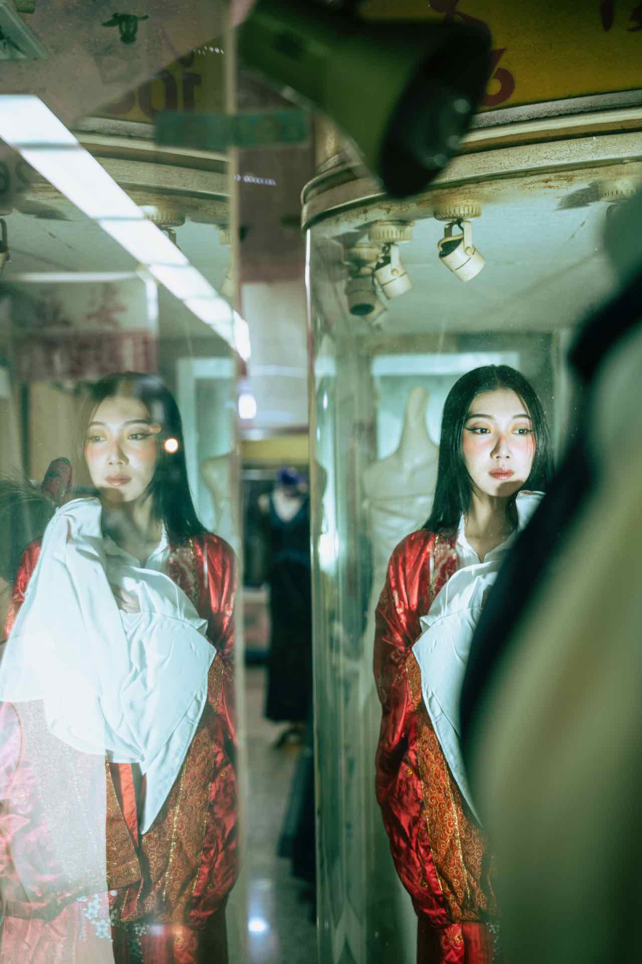 白鹿迷路_《女狀元（ ）了》取自馮夢龍所寫女扮男裝黃崇嘏的故事，來到2024的現在，兩位女演員發出提問，人們心中期待的大團圓結局會是什麼？
