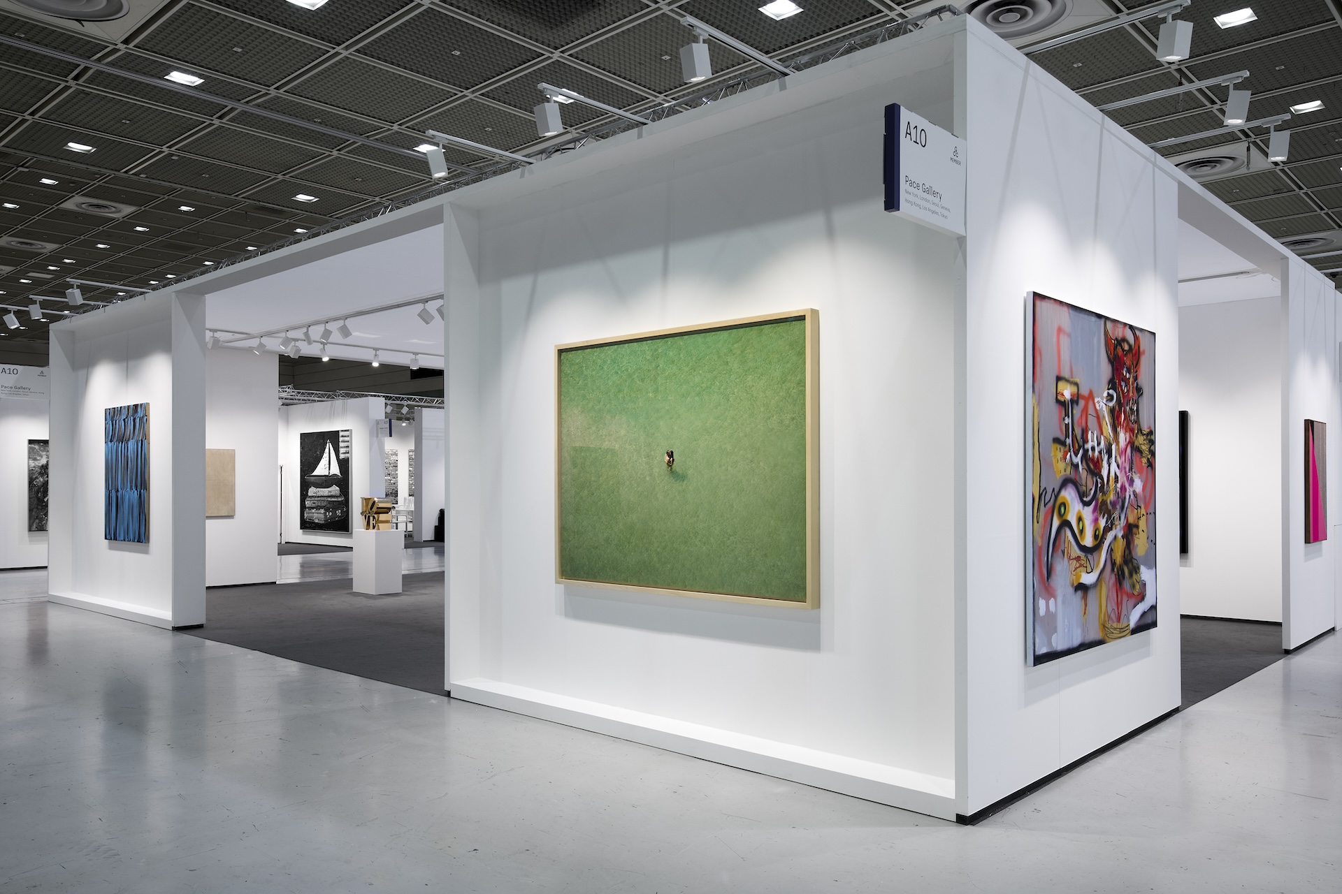 在首爾設有據點的佩斯畫廊 展有 Robert Indiana 的小型銅雕。（圖／Pace Gallery）