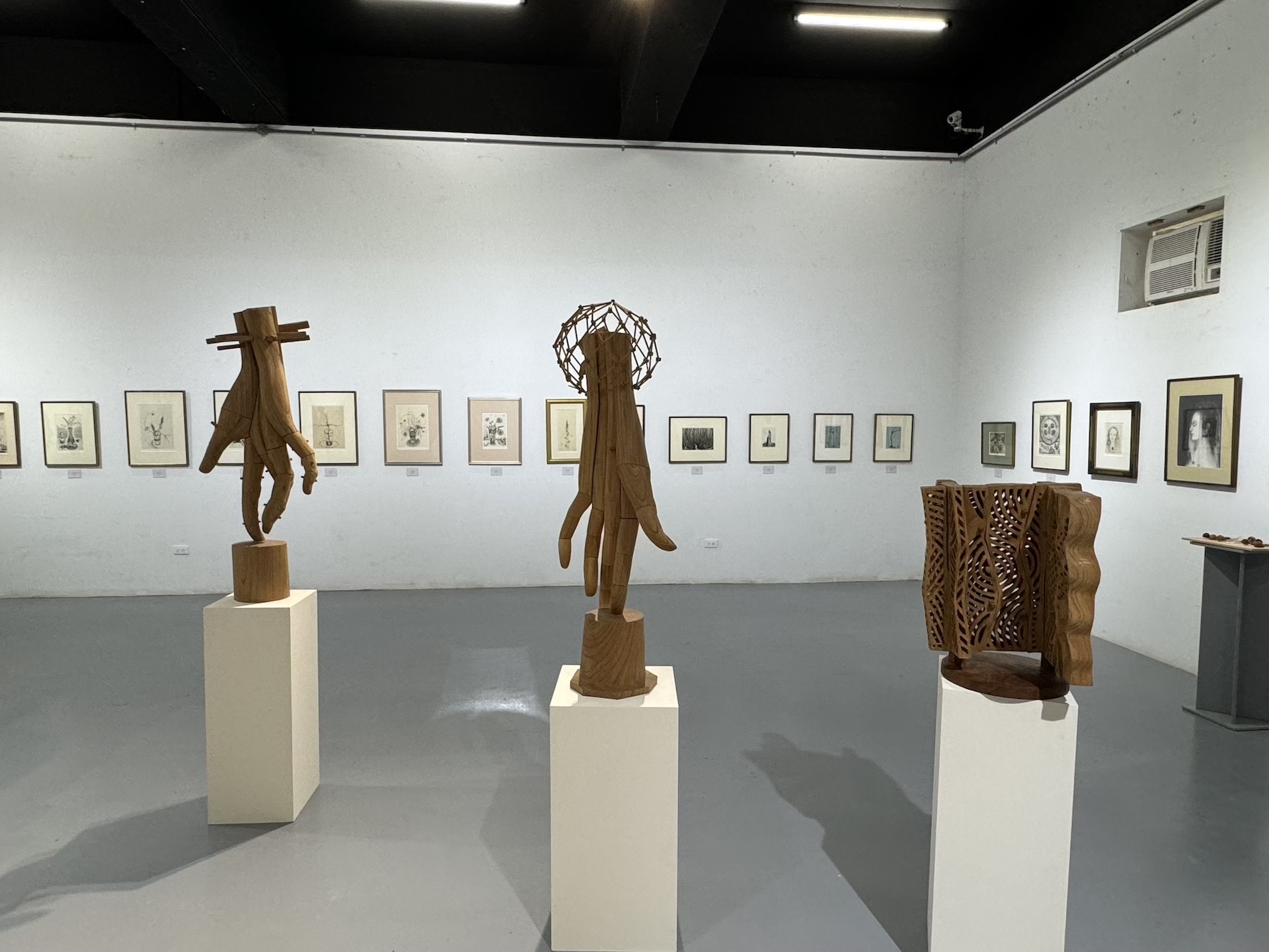 竹田光幸（Mitsuyuki Takeda）專注於木雕創作與教學，其門生包括三宅一樹、小缽公史等知名藝術家。竹田曾獲文部大臣賞（1998年）及紺綬褒章（2012年），並於東京設立預約制竹田光幸美術館。（攝影／李京樺）