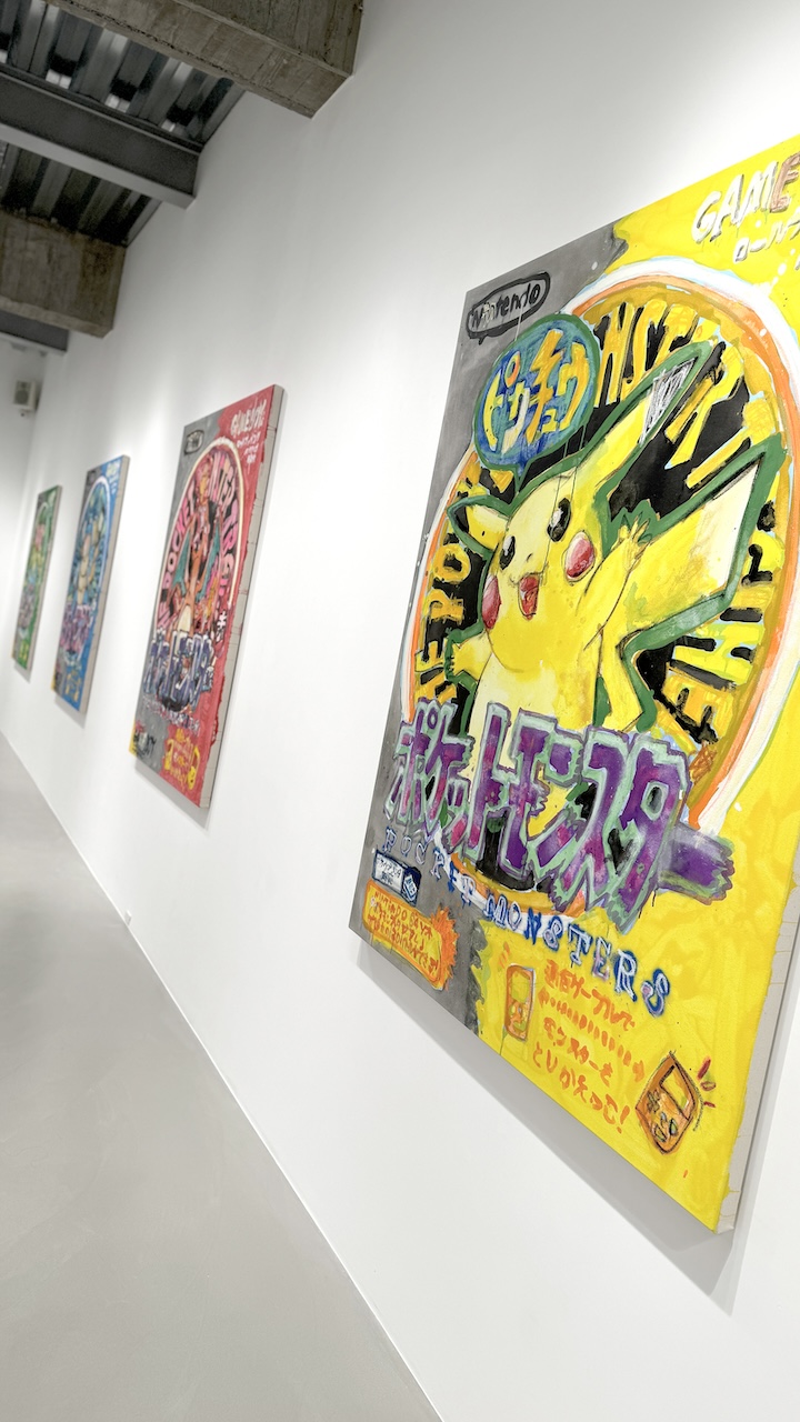 在寶可夢卡帶系列中，KINJO以繪畫（painting）的手法塗刷色塊，最後又以黑色的乾筆素描（sketch）輪廓線。顏料的刻意滴流，以及模糊非寫實的形象處理，都強調著每張作品中繪畫性的一面。（DOPENESS ART LAB提供）