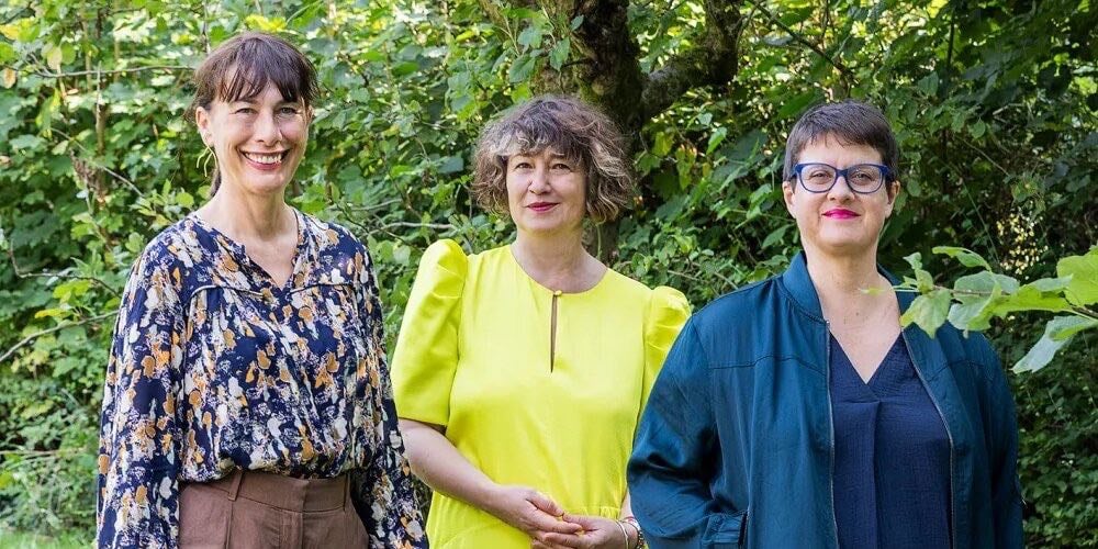 該團體的創始成員(左至右)艾維特.丘爾林(Ivet Ćurlin)、娜塔沙.伊里奇(Nataša Ilić)和薩比娜.薩博洛維奇(Sabina Sabolović)©️Hanna Neander