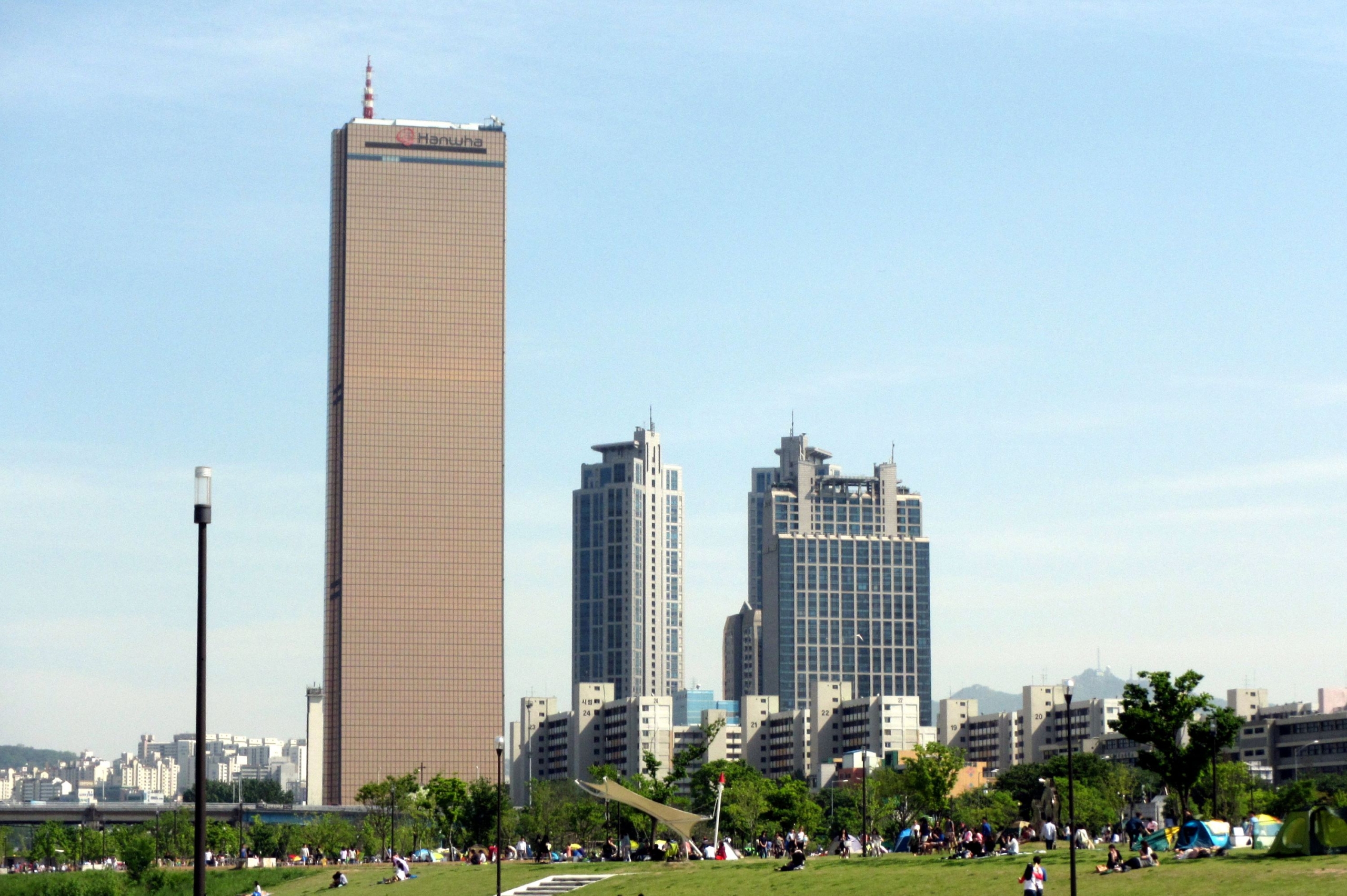 首爾汝矣島的63大廈自2023年開始整修，「龐畢度中心韓華首爾分館」預計將在2025年於此開幕。（©Bohao Zhao）