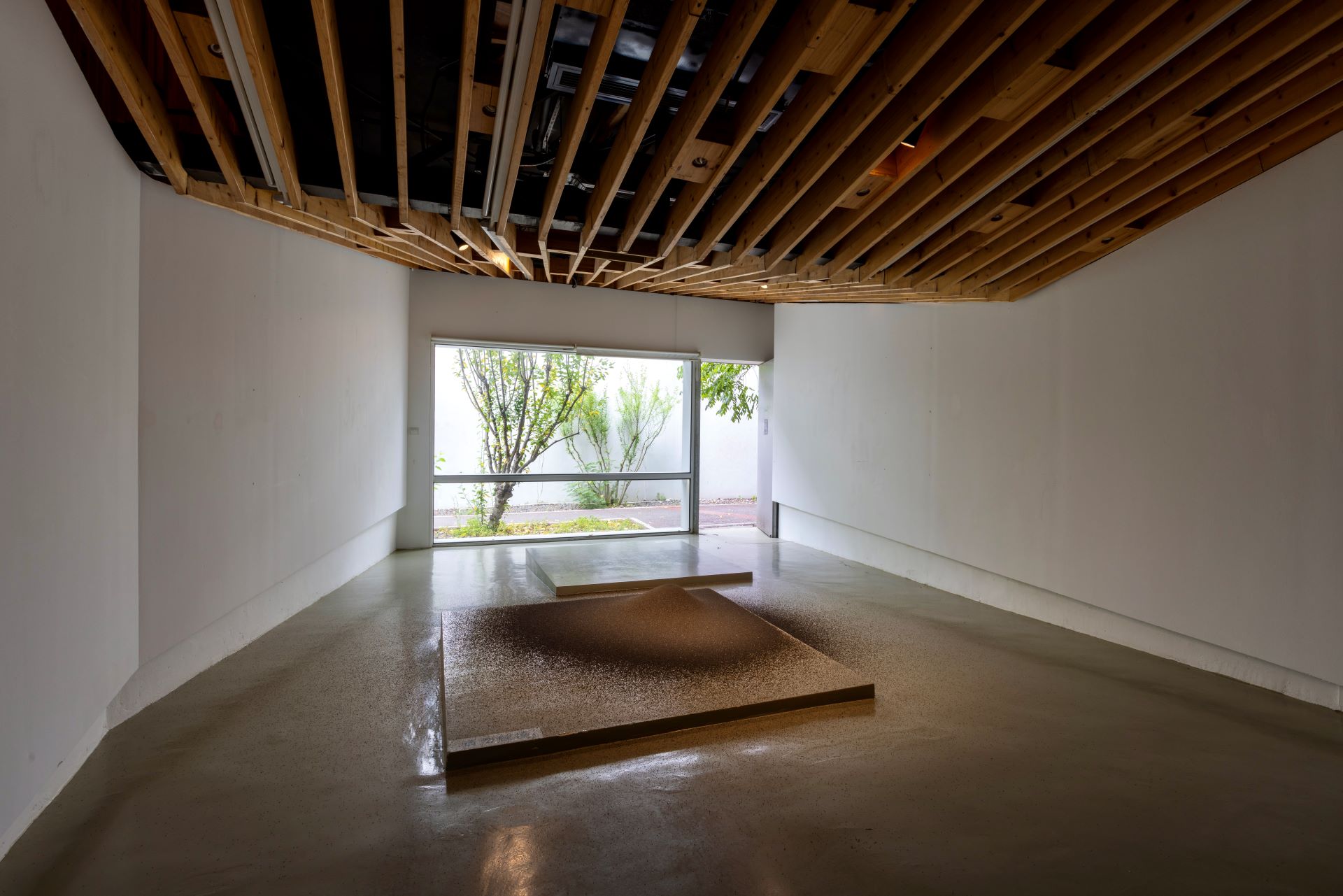 在原西岸藝術區拆除改造前，P.art Group由建築師梁琛呈現的個人項目《土地行動》現場一景。（P.art Group提供）