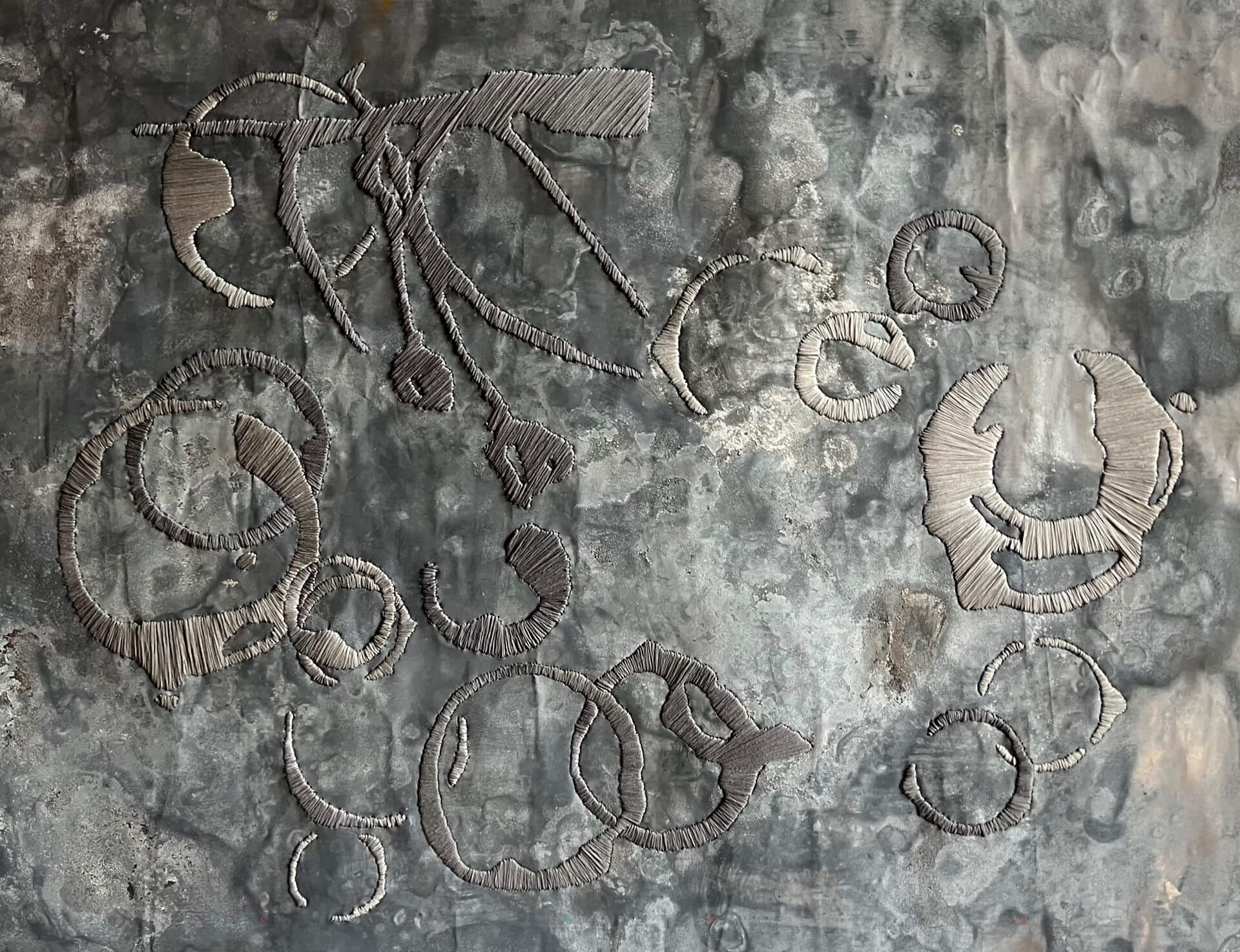 〈Untitled〉，Magdalena Kleszyńska，2024，100 x 120 cm，Embroidery on Aluminium。（WHATZ國際當代藝術博覽會提供）