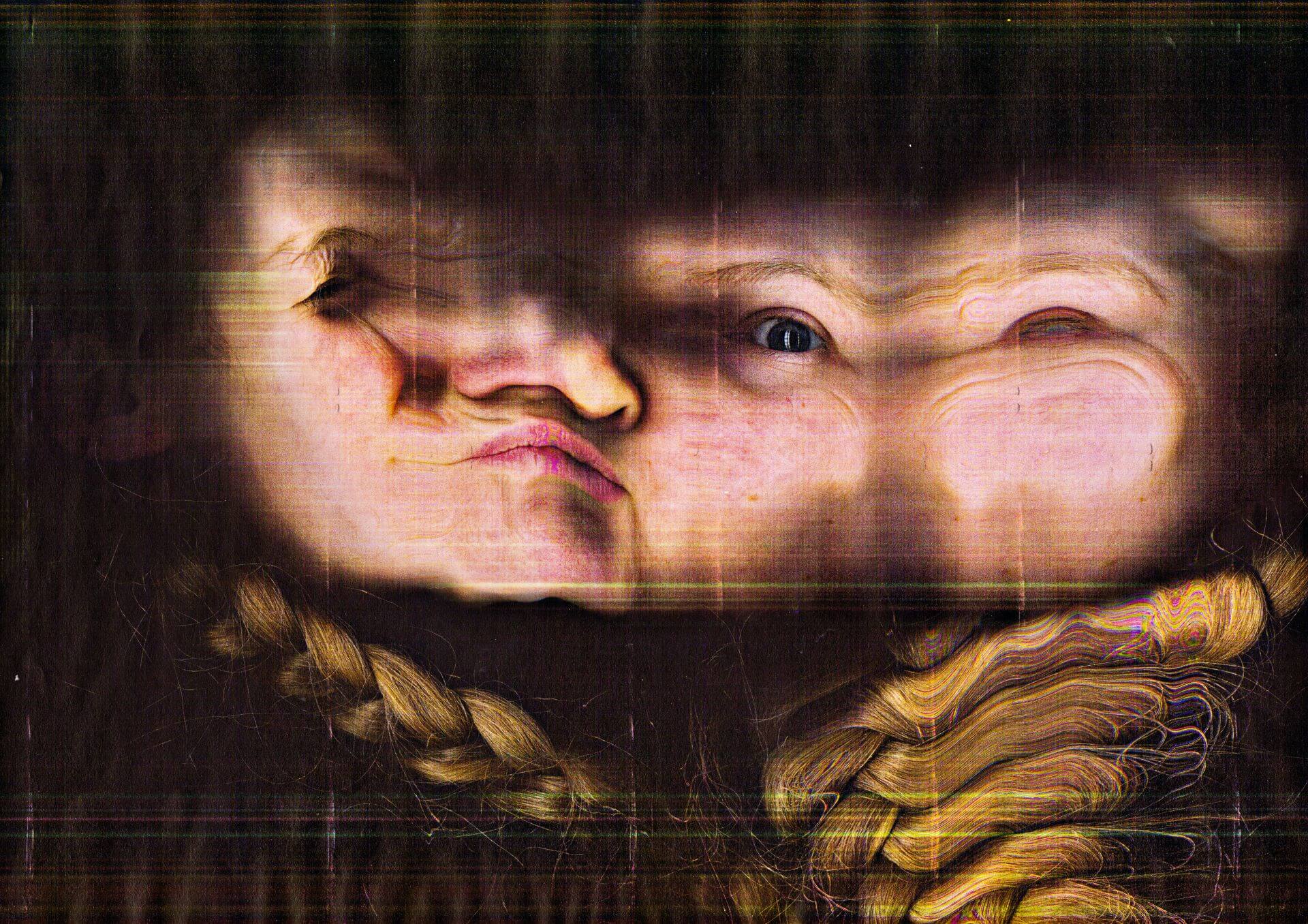 〈Planned Obsolescence – Face〉，Rosie Gibbens，2024，59.4 x 84.1 cm，C-Print_ Edition of 5 (2 AP)。（WHATZ國際當代藝術博覽會提供）