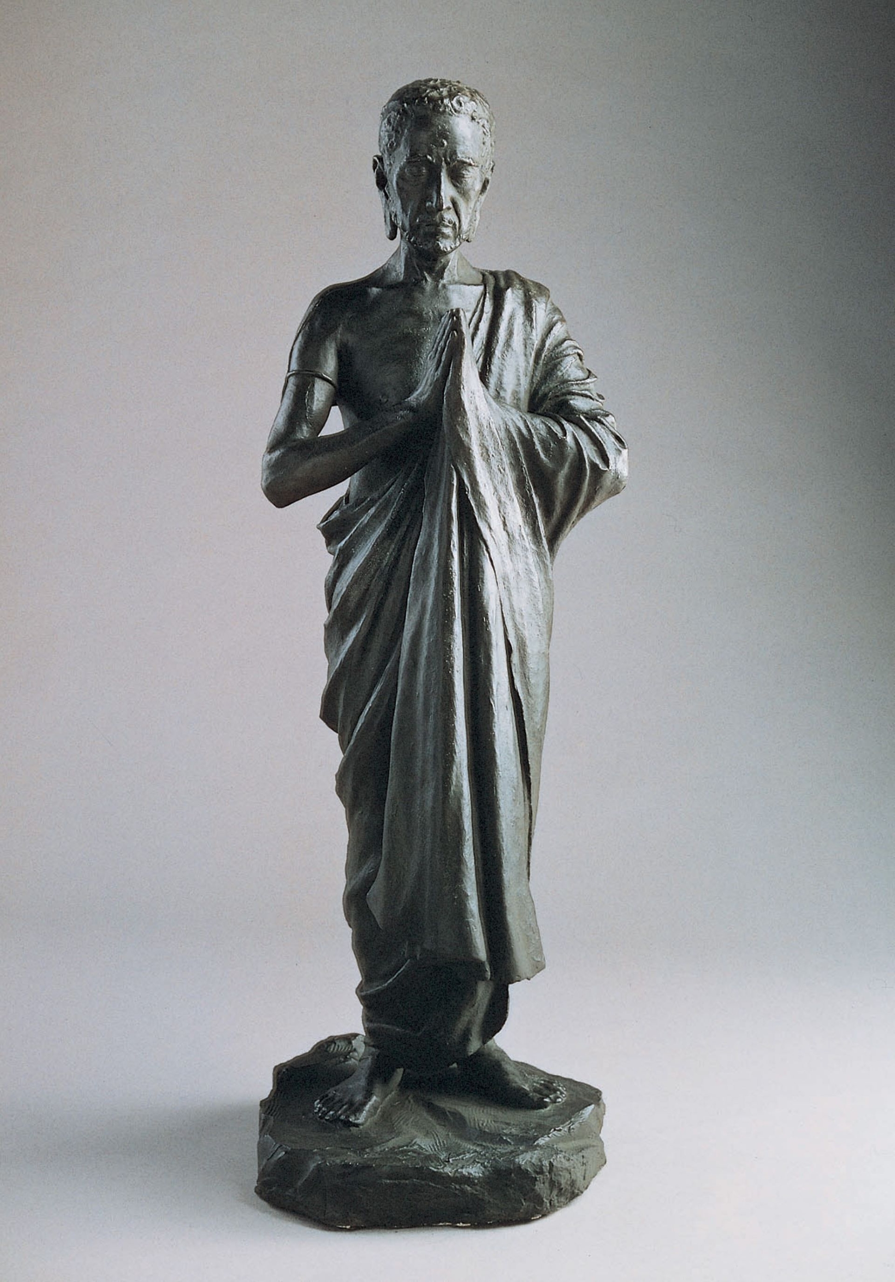 1997年林曼麗擔任北美館長期間再次翻製《釋迦出山》，與石膏原件相比略縮小1公分。（圖片提供：臺北市立美術館)
