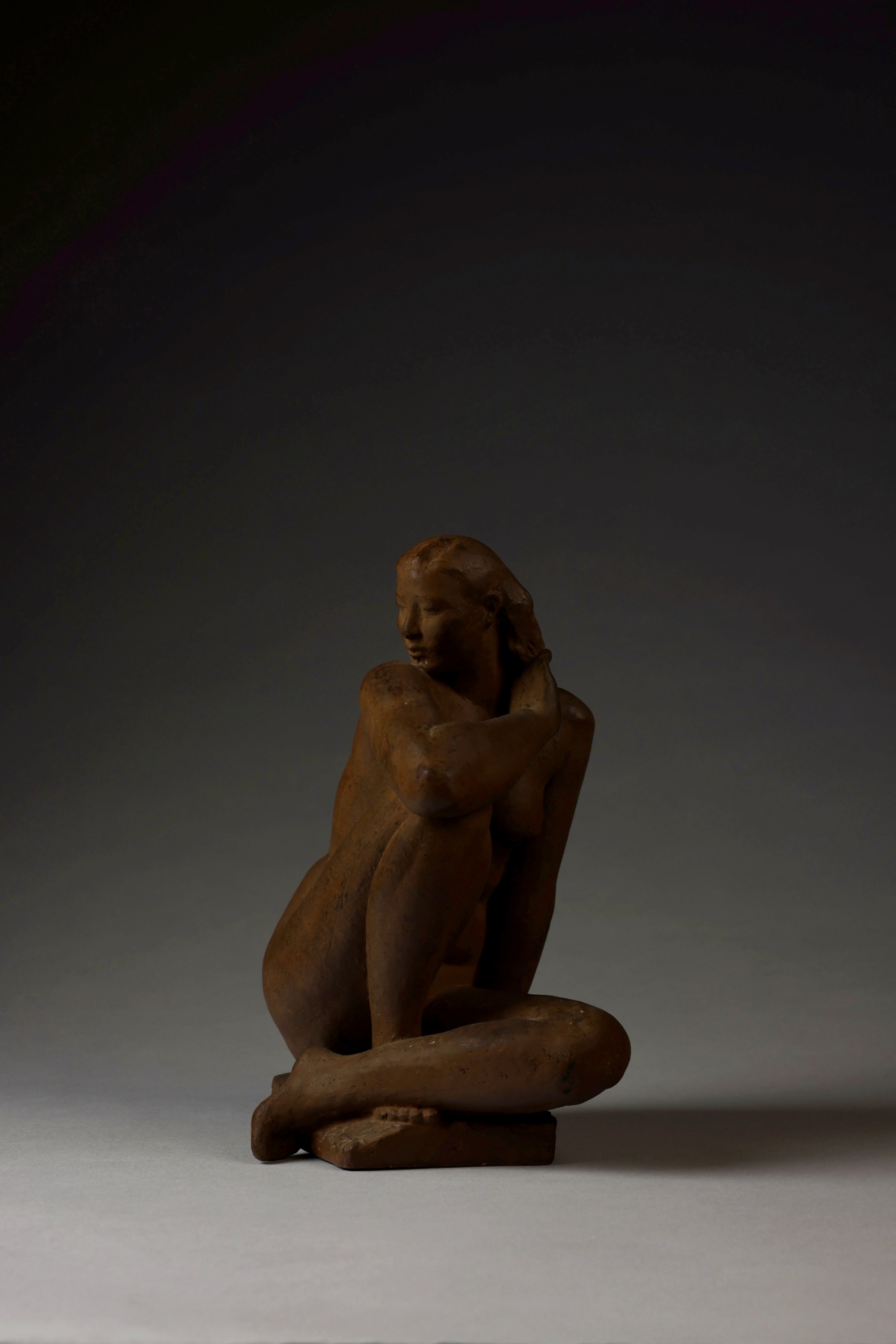 陳夏雨，《裸女坐姿》，樹脂原件， 1948。（陳夏雨基金會籌備處提供，攝影／邱德興）