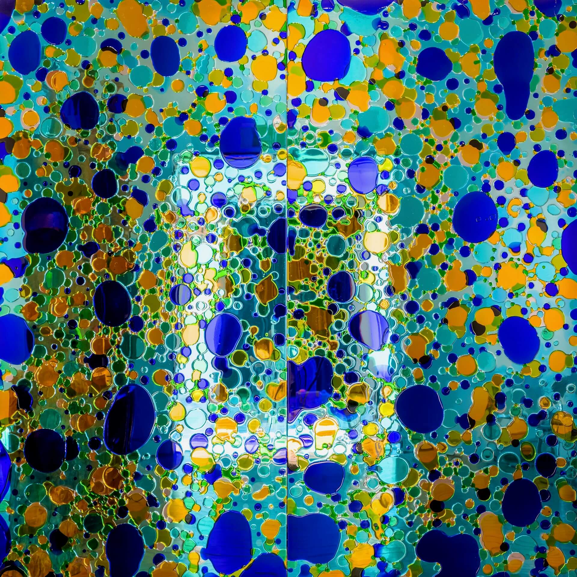 賴純純（Jun T. LAI），《巴歌浪》，牆上雕塑鏡版複合媒材，240×240cm，2020。（乙皮畫廊提供）